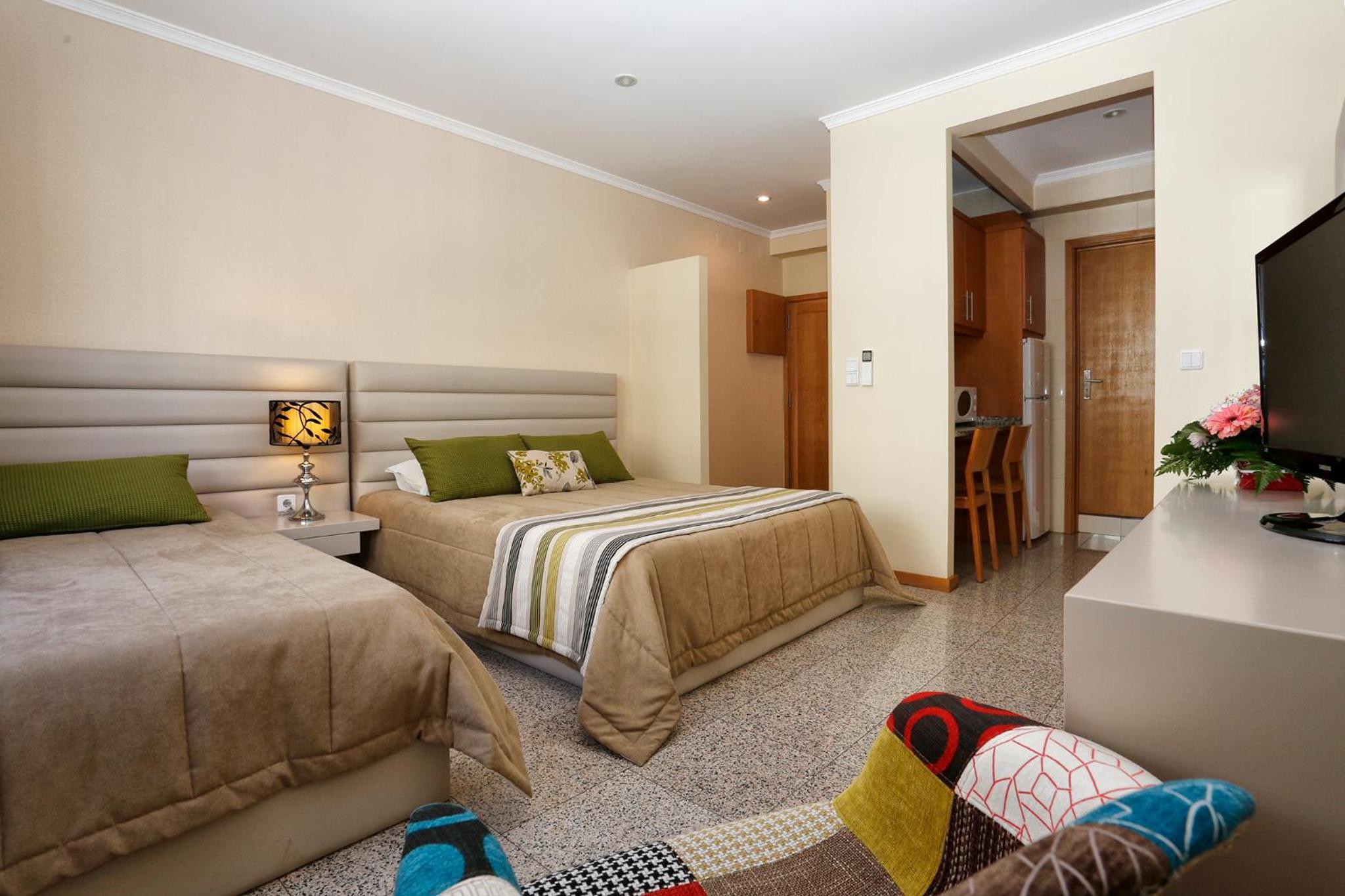 Deluxe Studio (3 Adults) - Photo 1