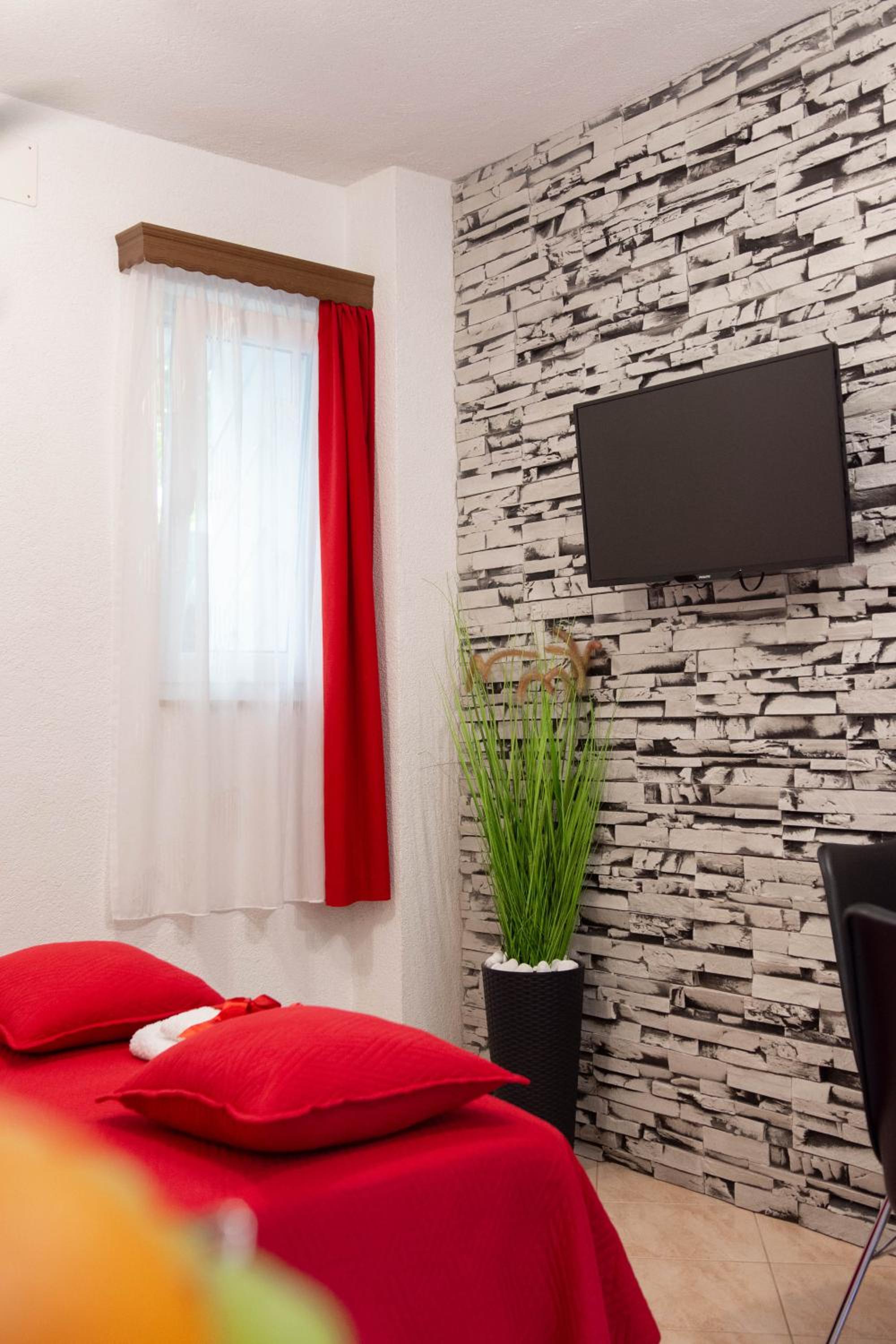 Duplex One-Bedroom Apartment - Photo 19