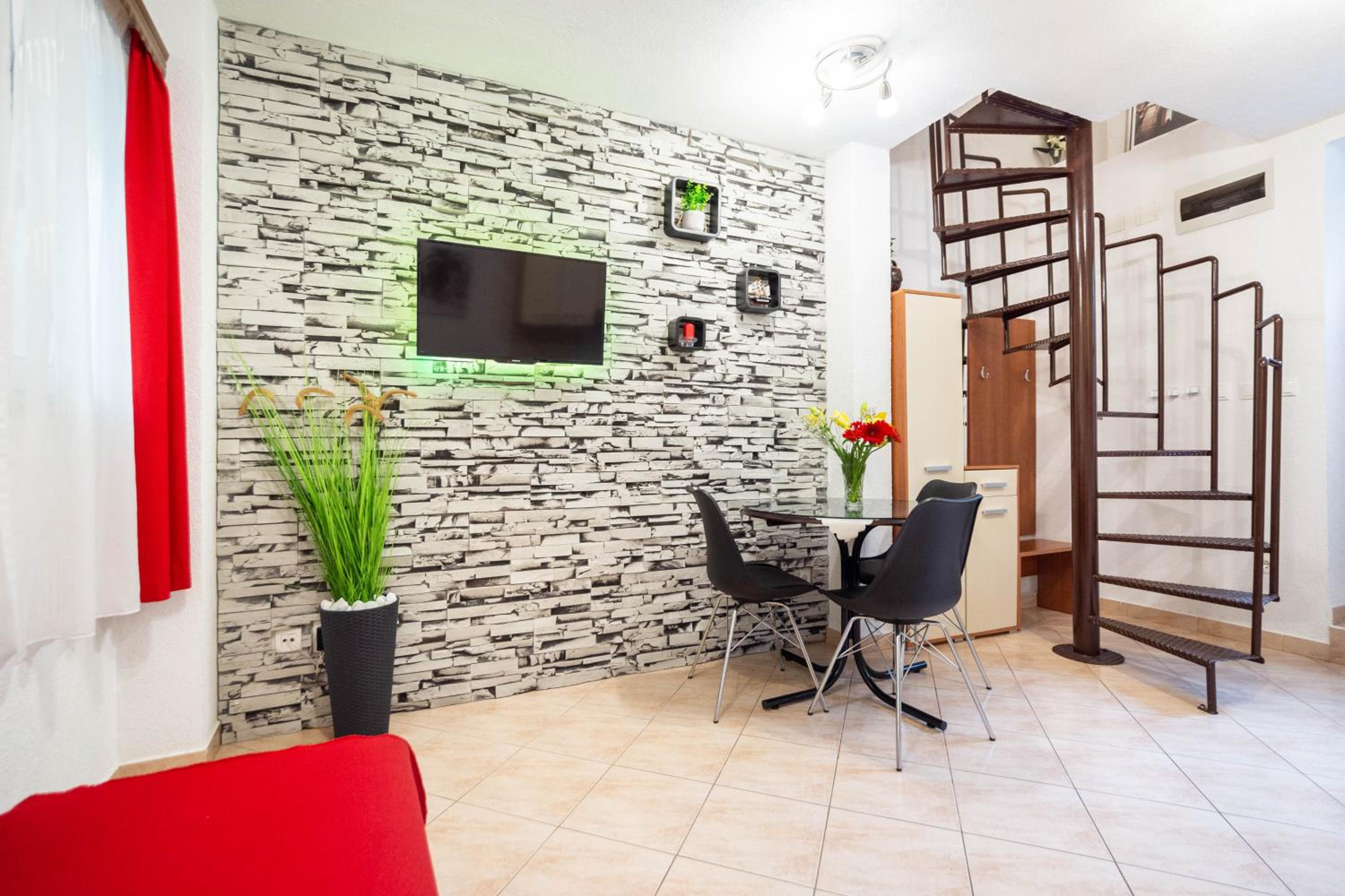 Duplex One-Bedroom Apartment - Photo 15