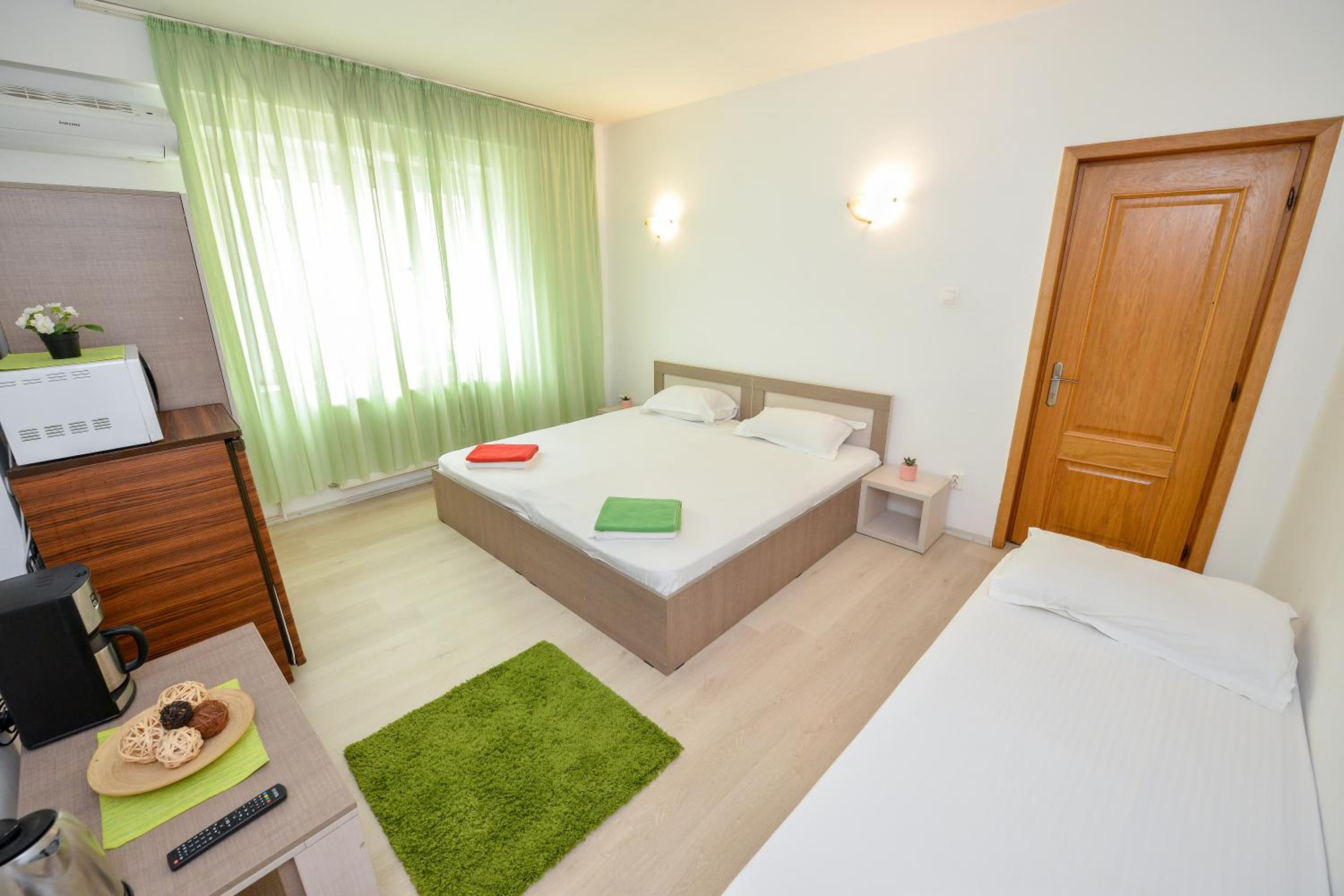 Apartment with Terrace - Photo 10