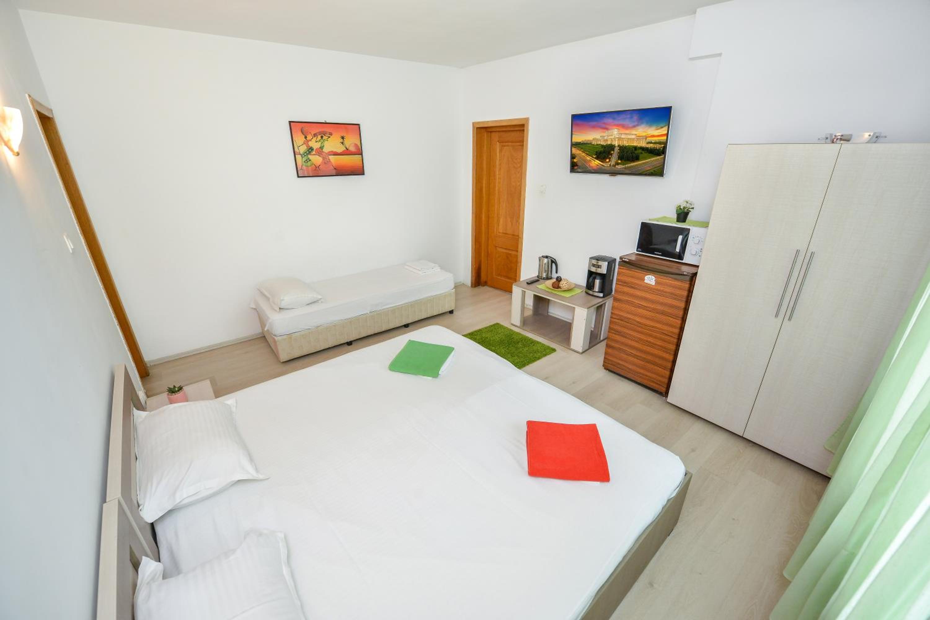 Apartment with Terrace - Photo 4
