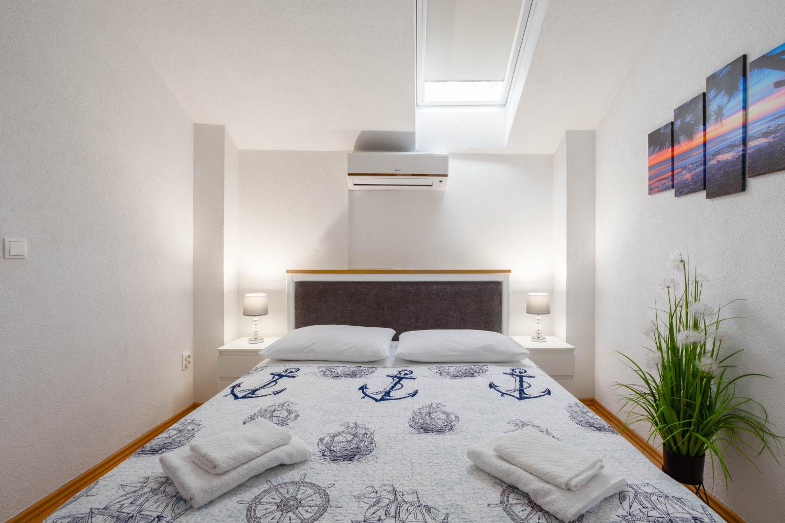 Duplex One-Bedroom Apartment - Photo 9