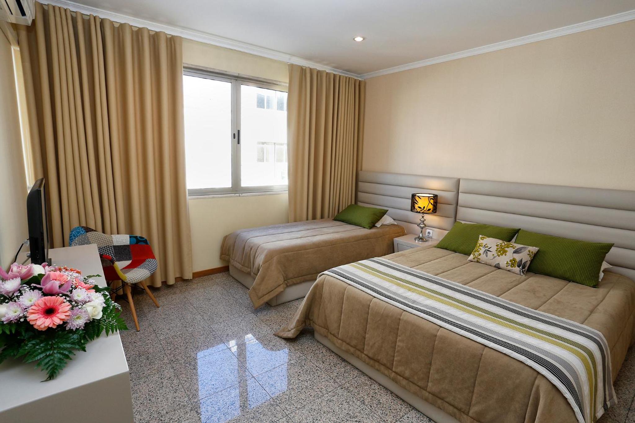 Deluxe Studio (3 Adults) - Photo 2