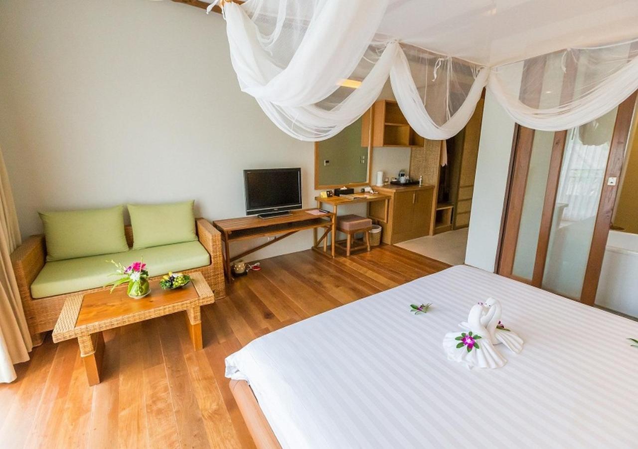 Deluxe Double Room with Pool View - Photo 3