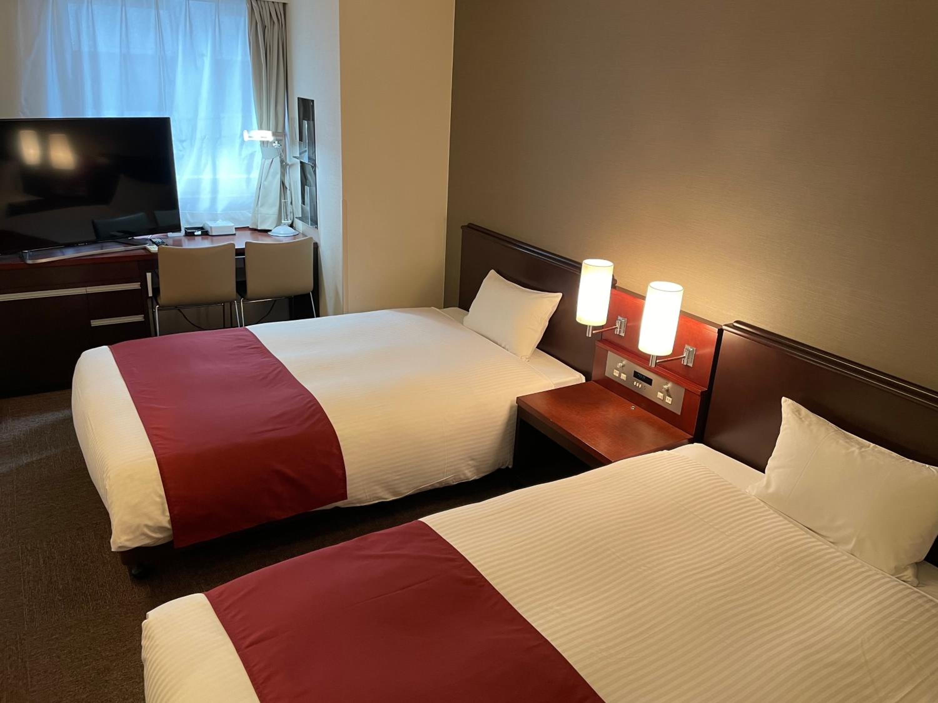 Economy Twin Room photo 3