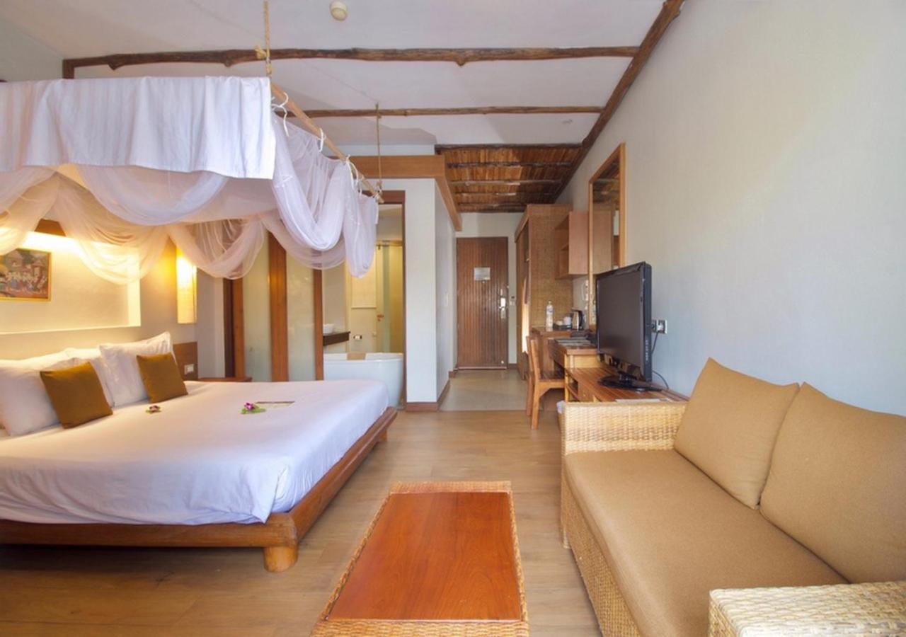 Deluxe Double Room with Pool Access - Photo 5