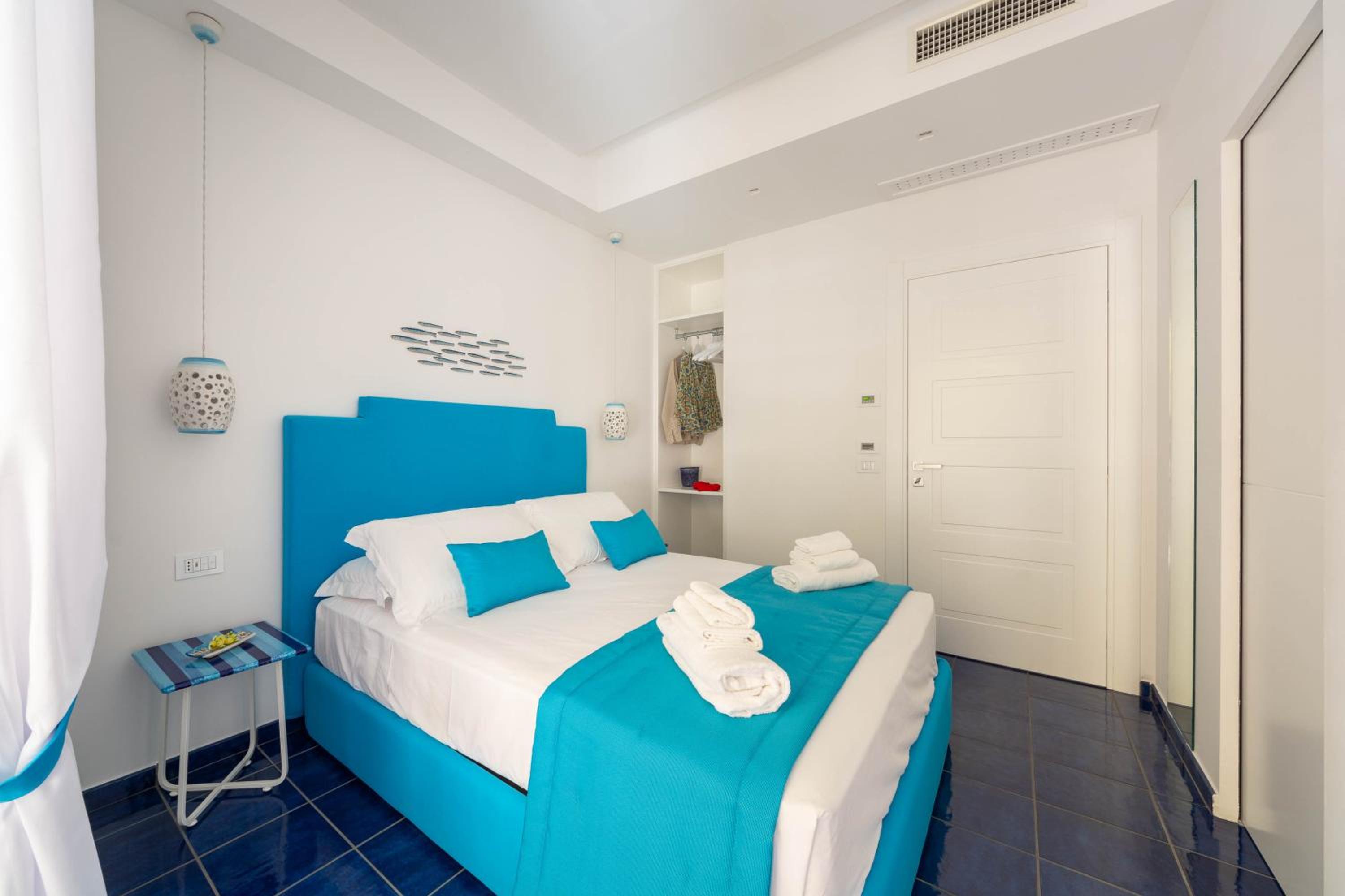 Deluxe Double Room with Balcony photo 2