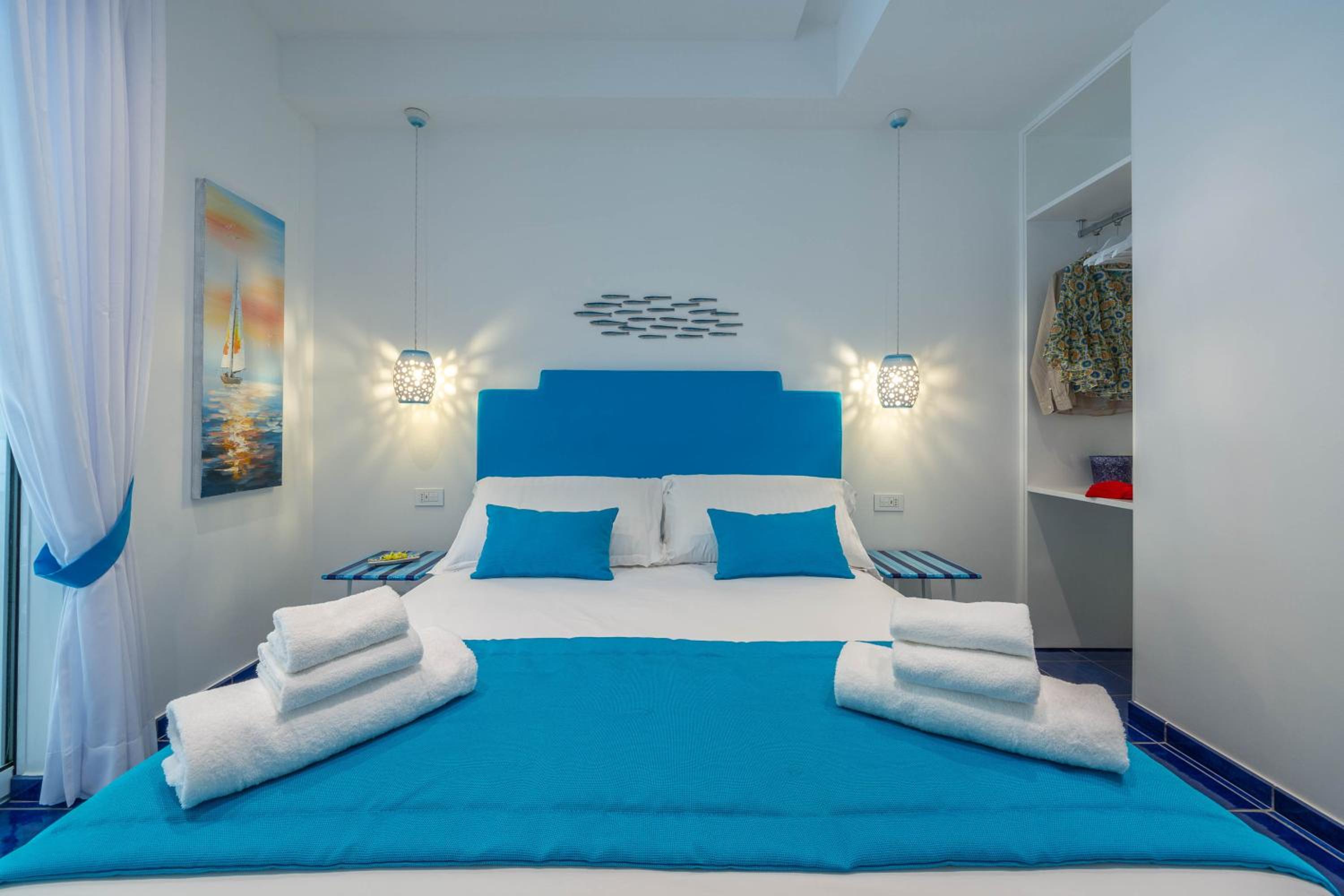 Deluxe Double Room with Balcony photo 3