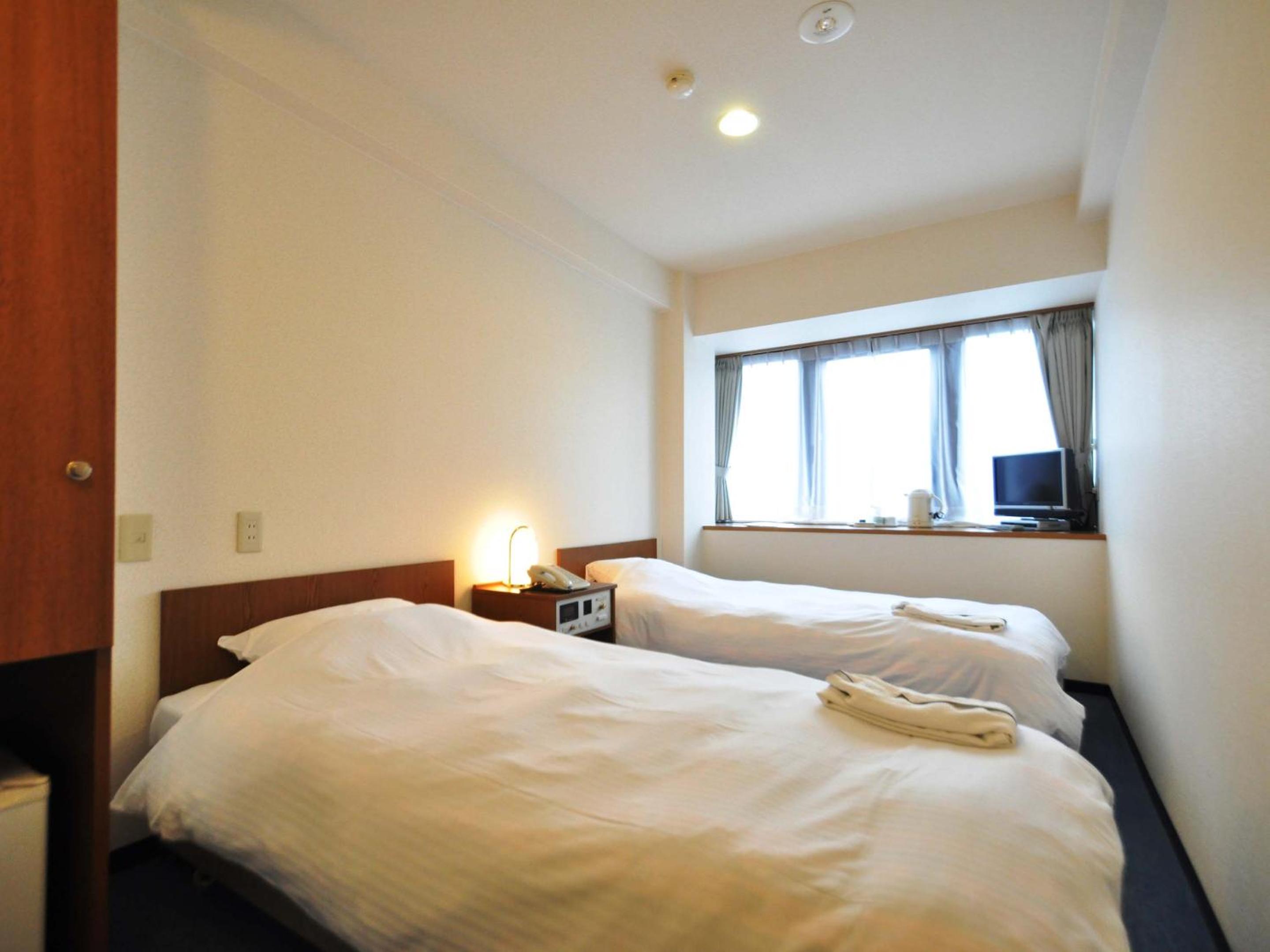 Twin Room - Smoking - Photo 3