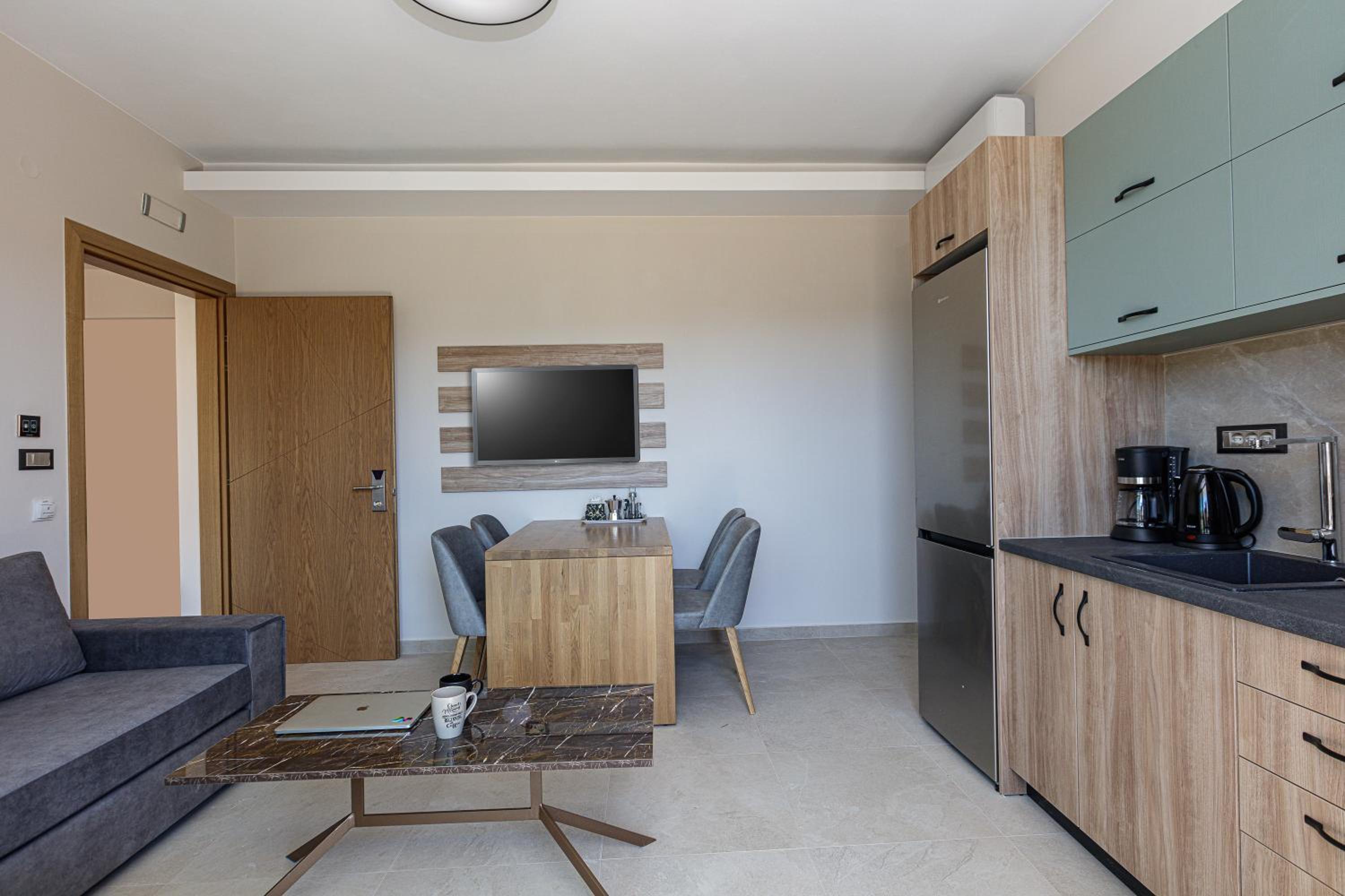 Suite - Photo 8