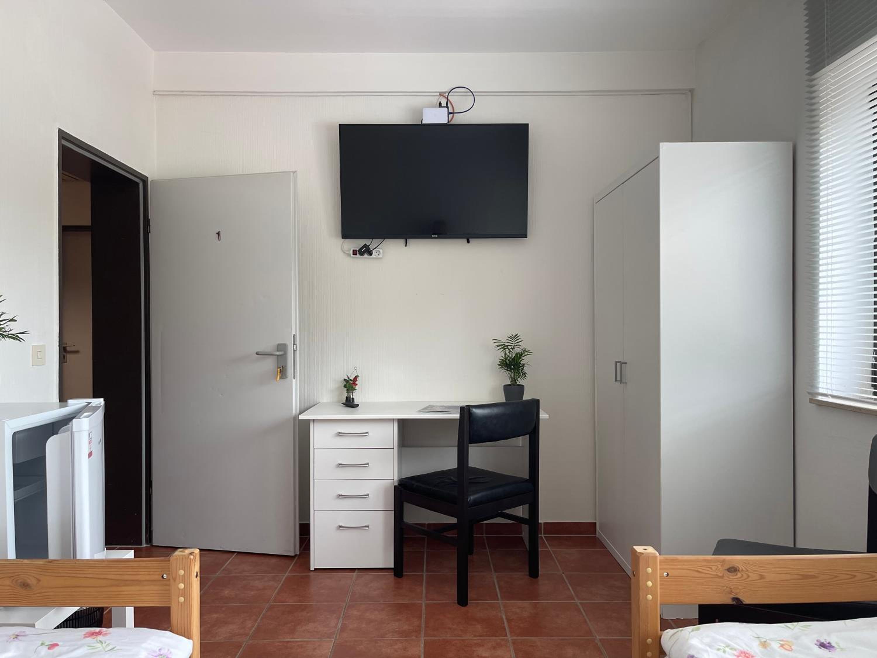 Twin Room With Shared Bathroom photo 3