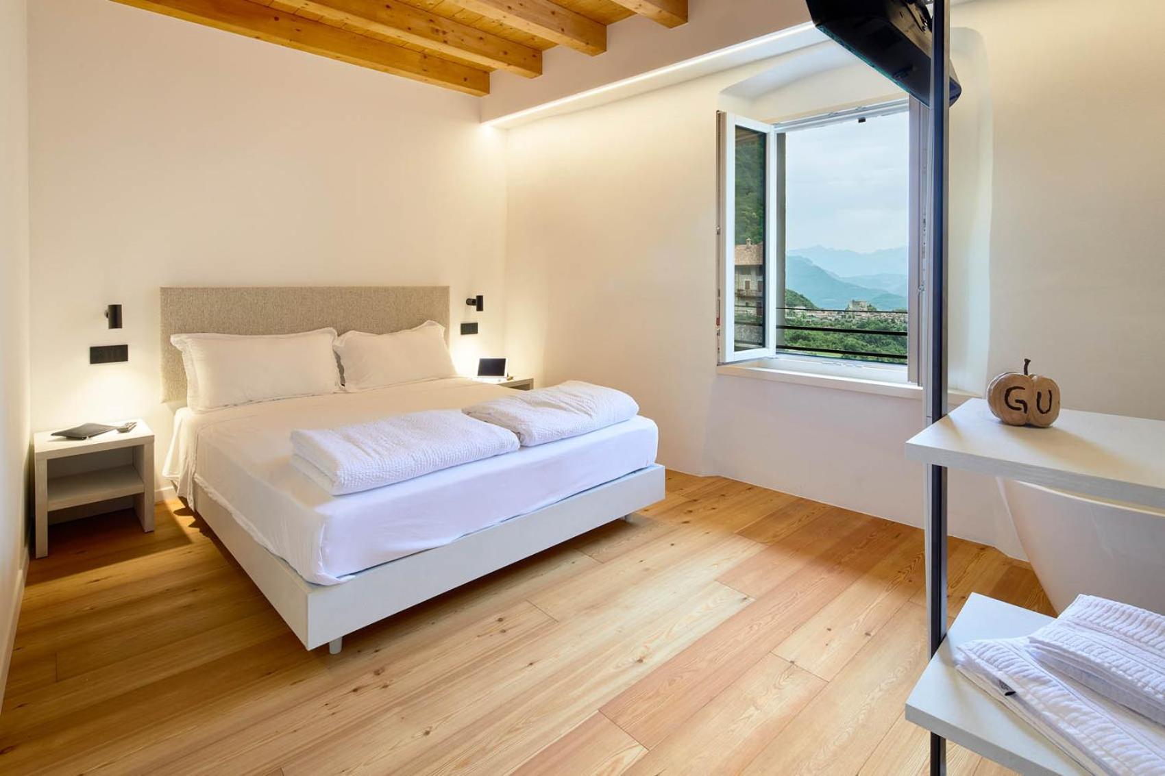 Deluxe Double Room with Bath photo 1