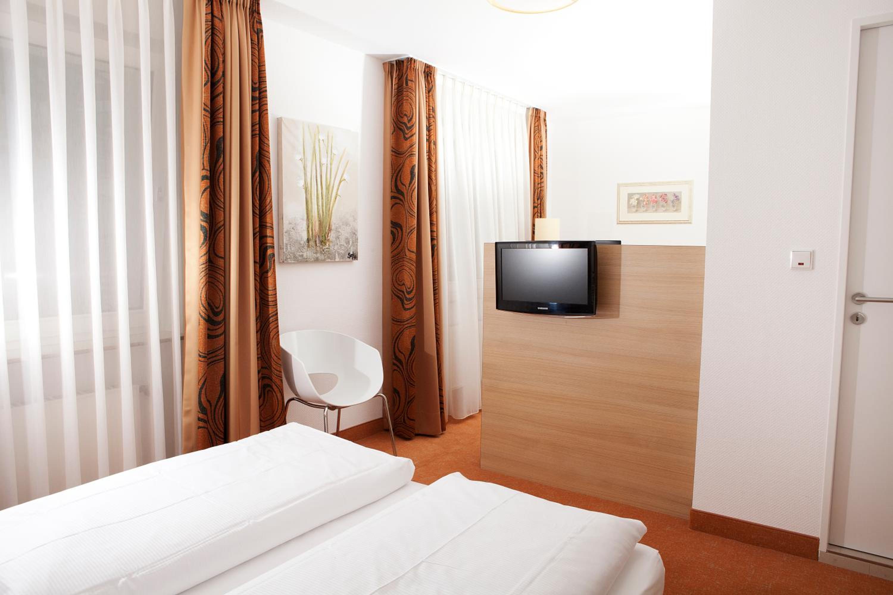 Business Double Room - Photo 1