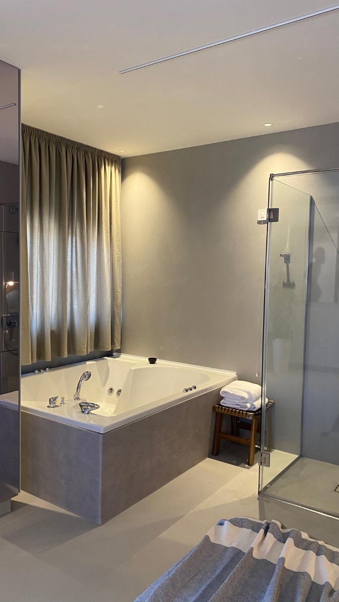 Queen Suite with Spa Bath - Photo 15