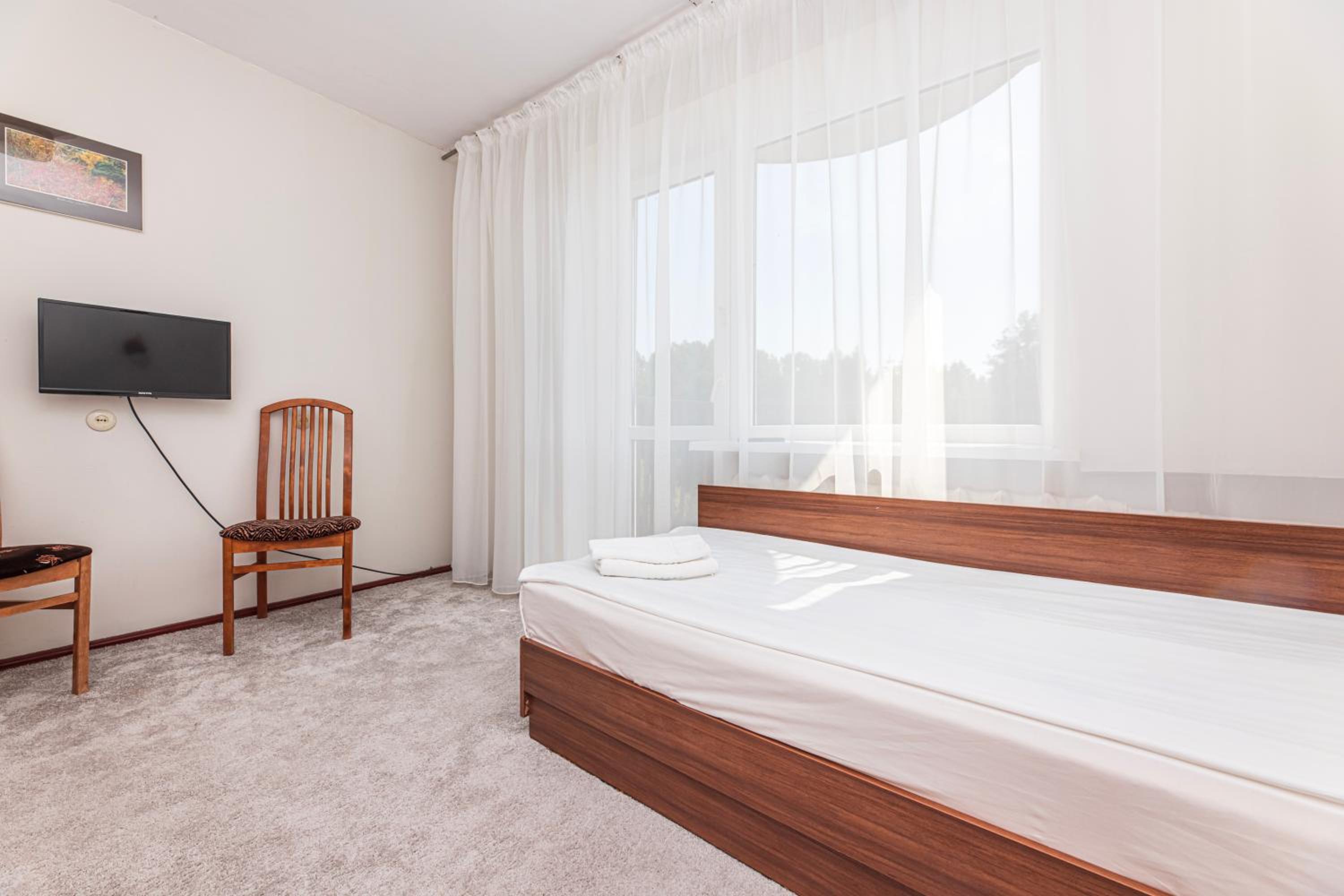 Double or Twin Room - Photo 8