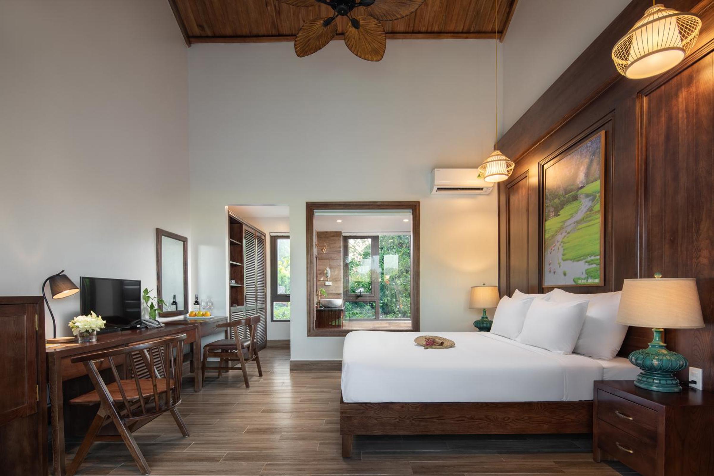 Queen Room with Garden View