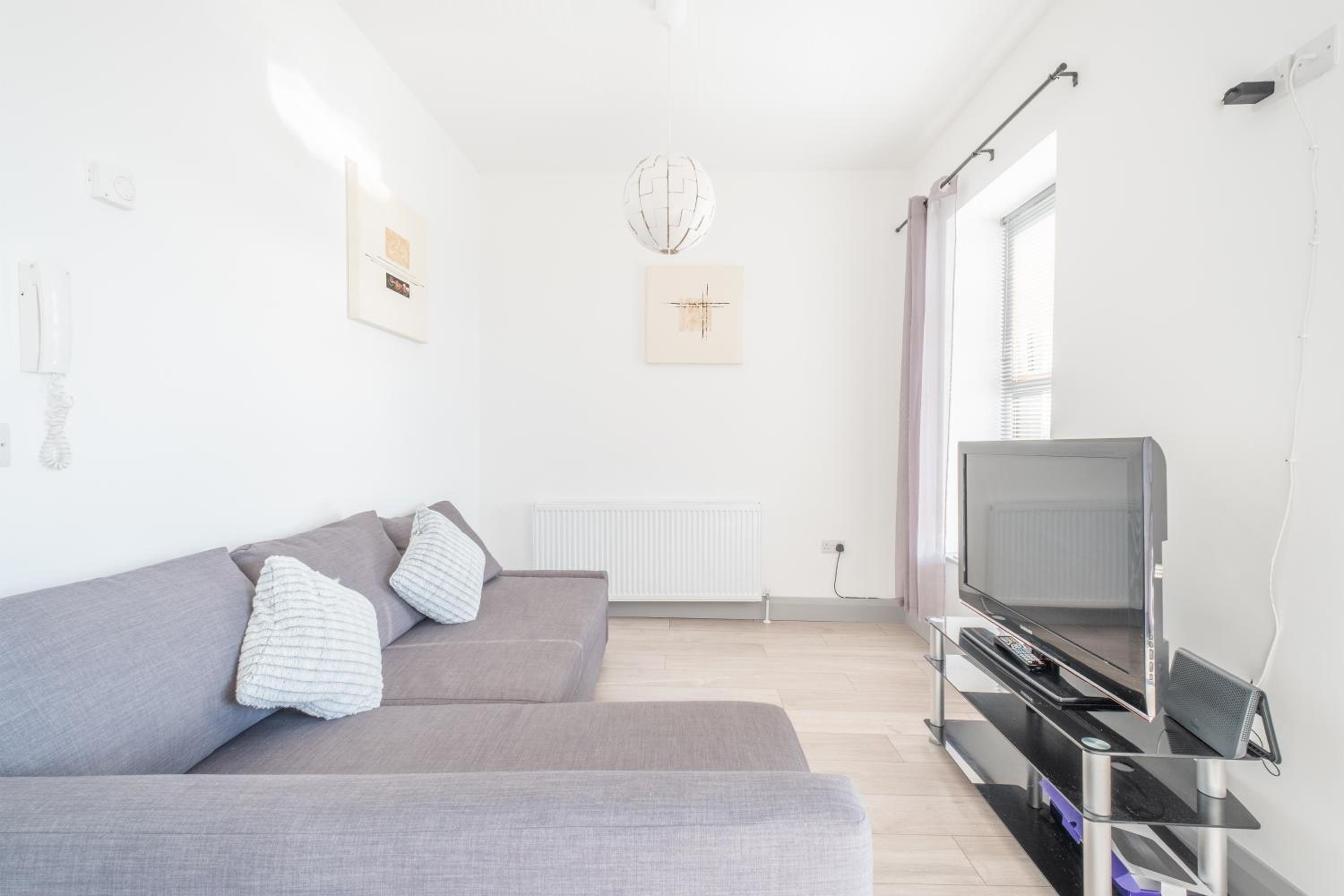 Two-Bedroom Apartment - Photo 7