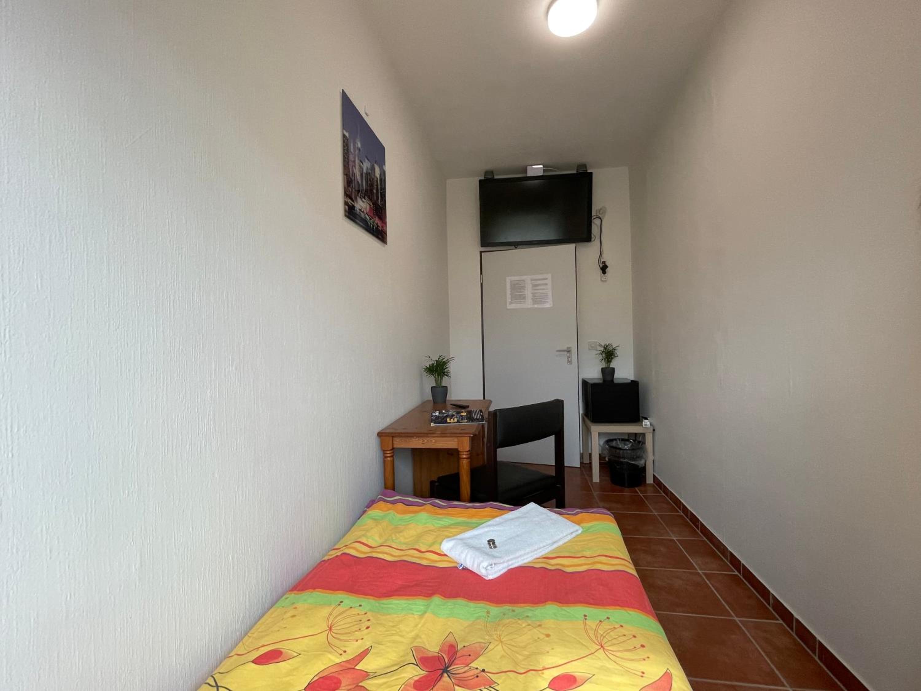 Single Room With Shared Bathroom photo 1