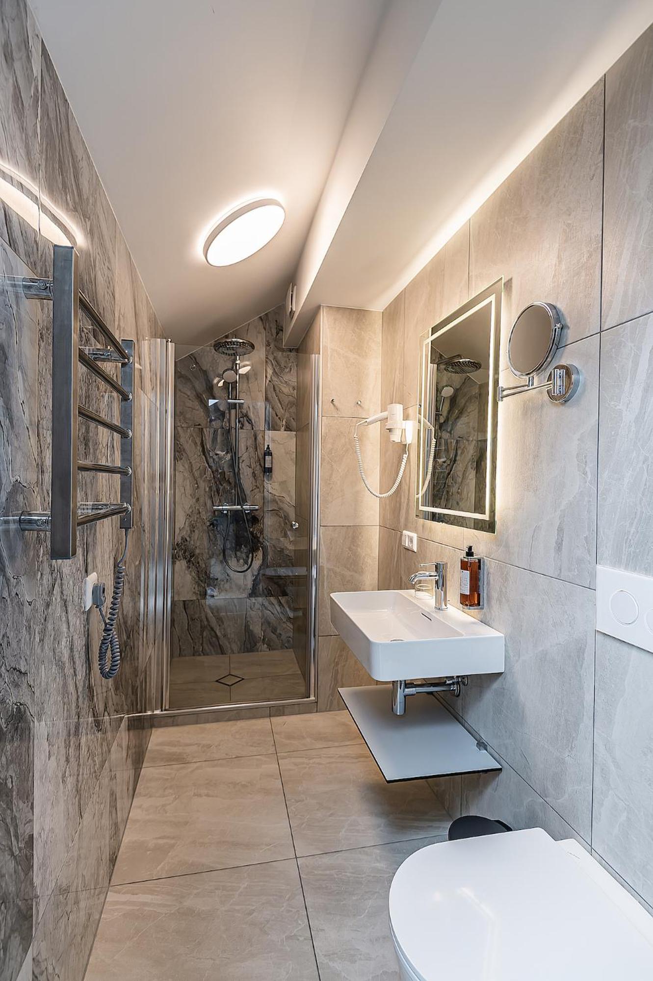 Attic Suite - Photo 8