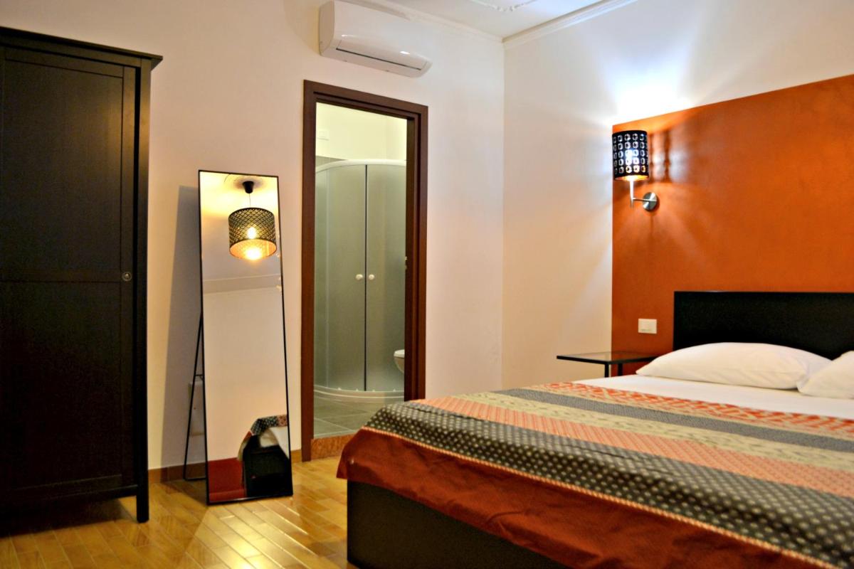 Double Room with Private Bathroom photo 3