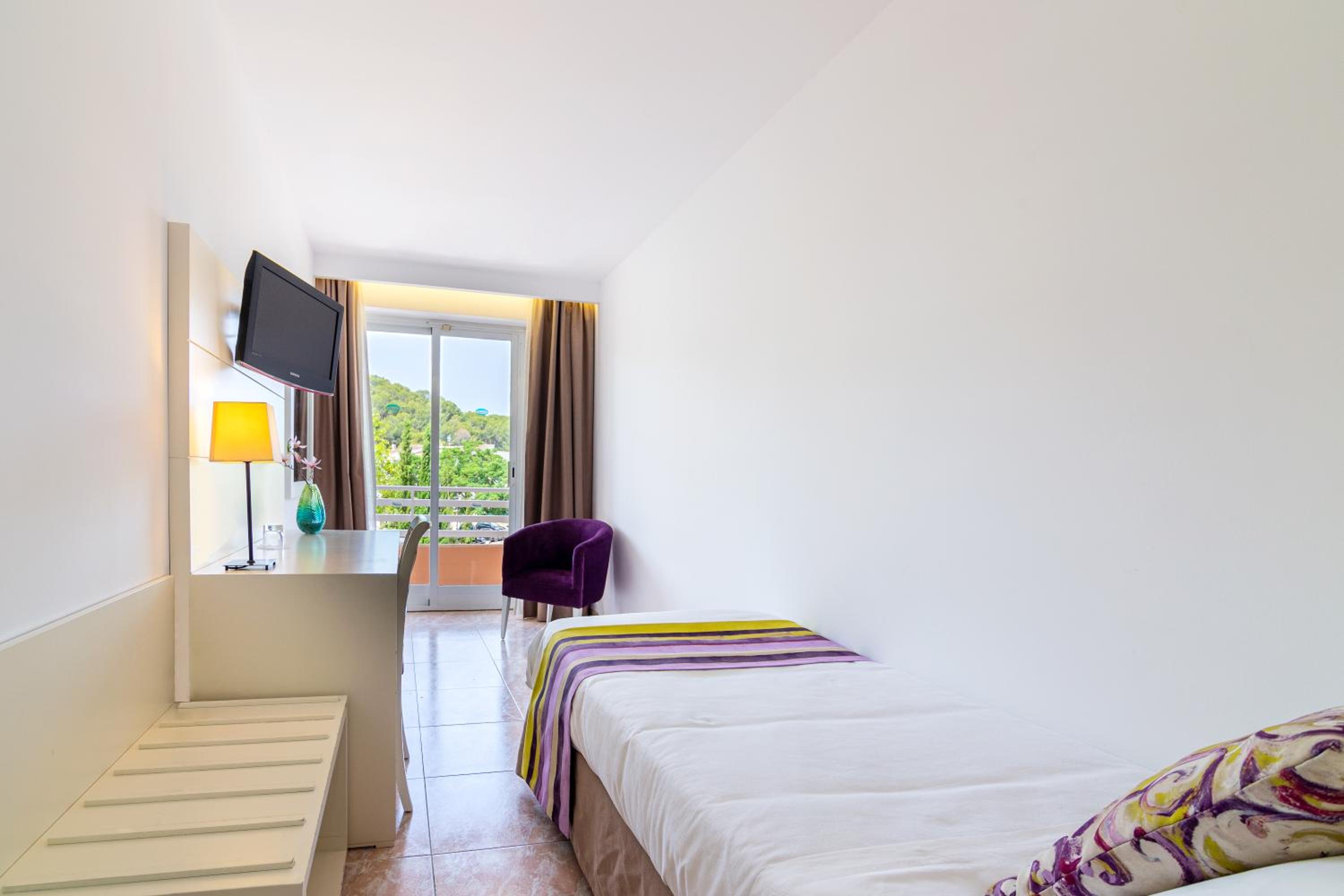 Single Room with Balcony photo 3