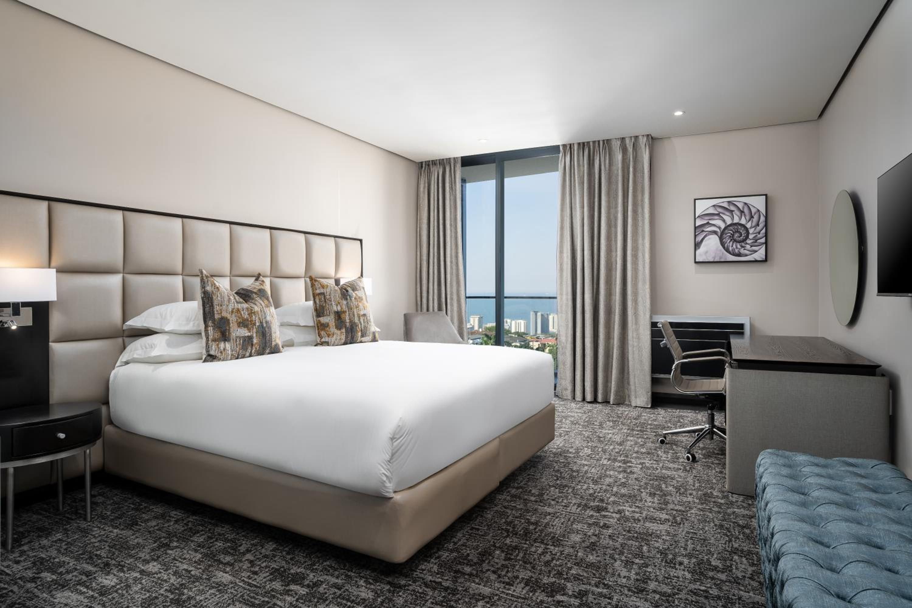 Superior King Room - Photo 3
