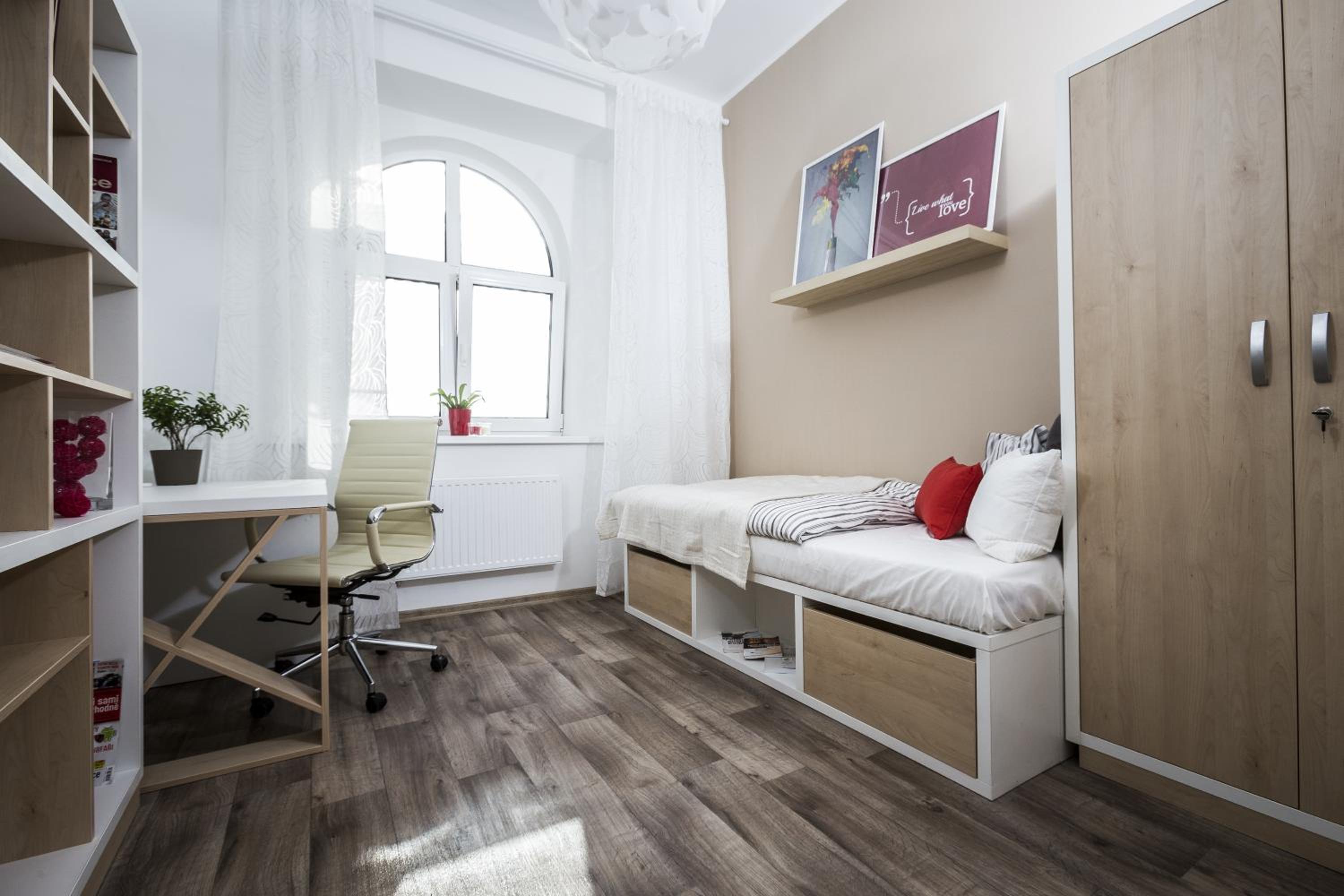 Two-Bedroom Suite - Photo 3