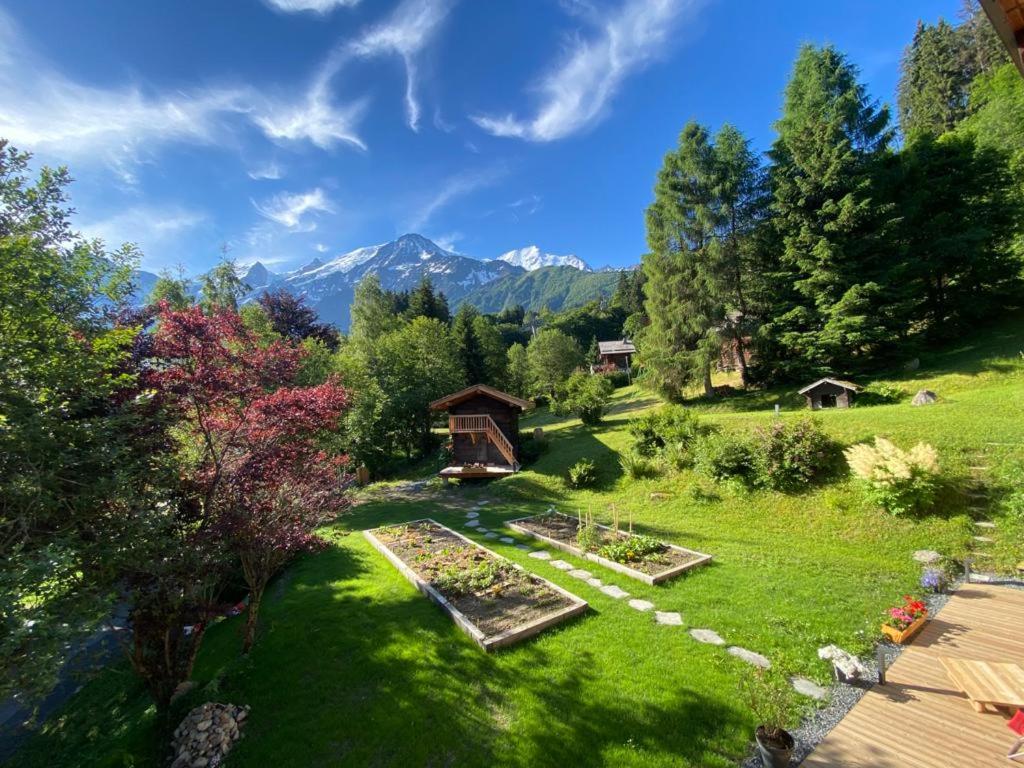 Apartment with Mountain View