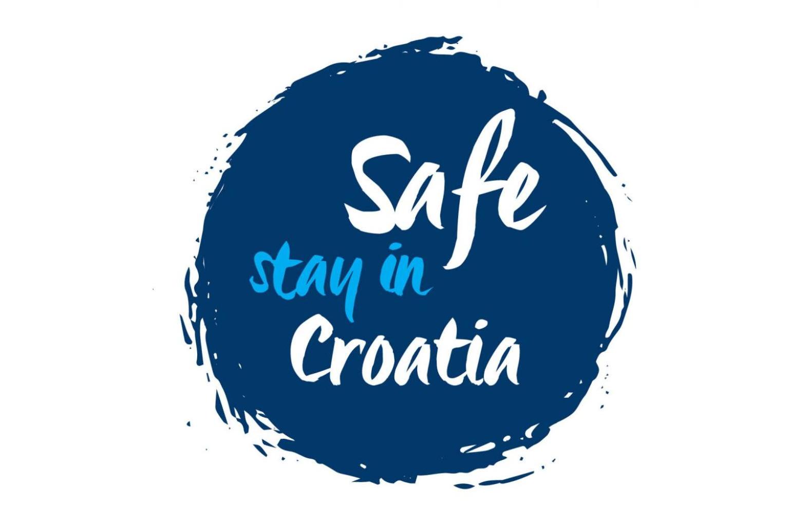 Apartment with Lake View - Photo 37