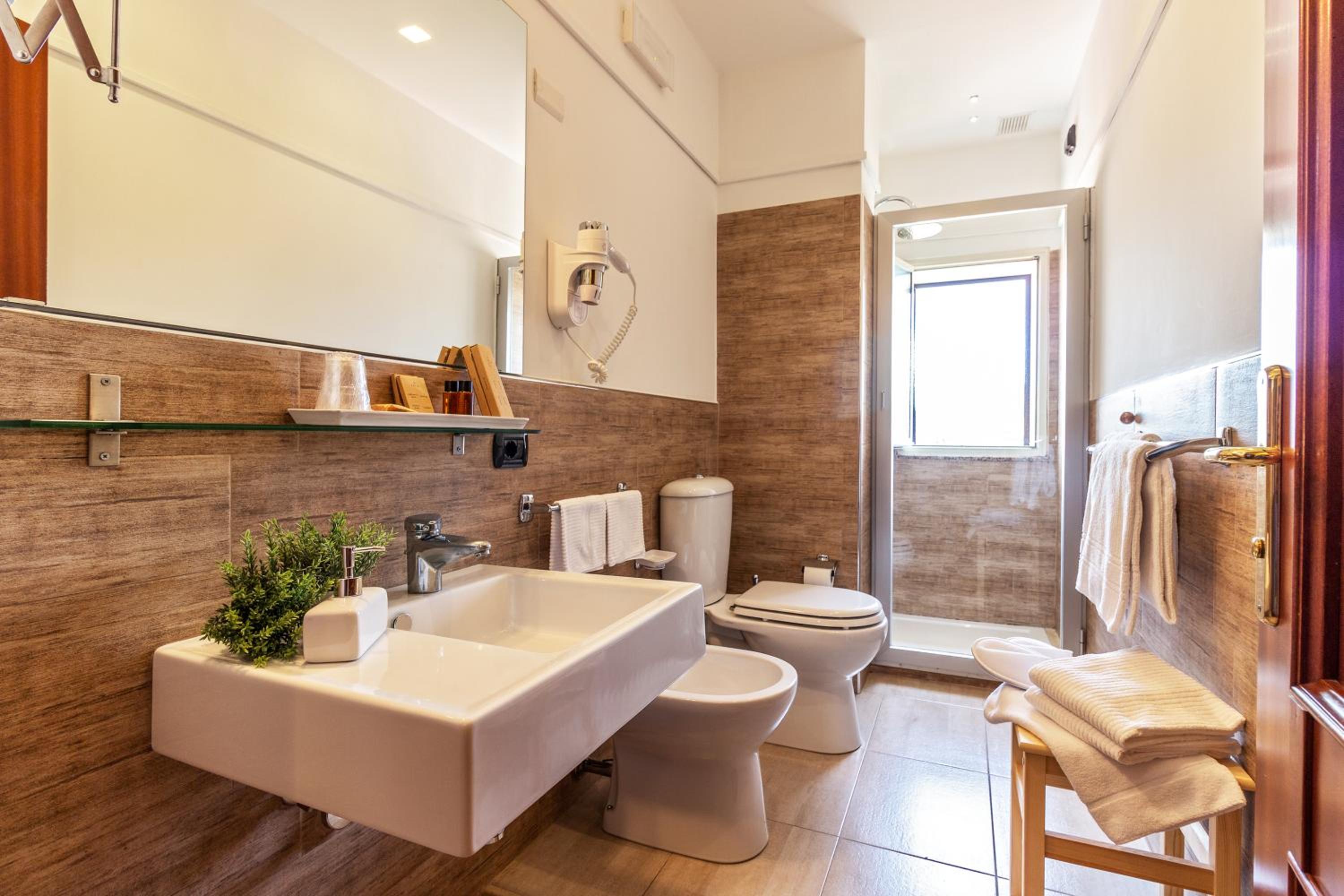 Classic Double Room - Photo 9