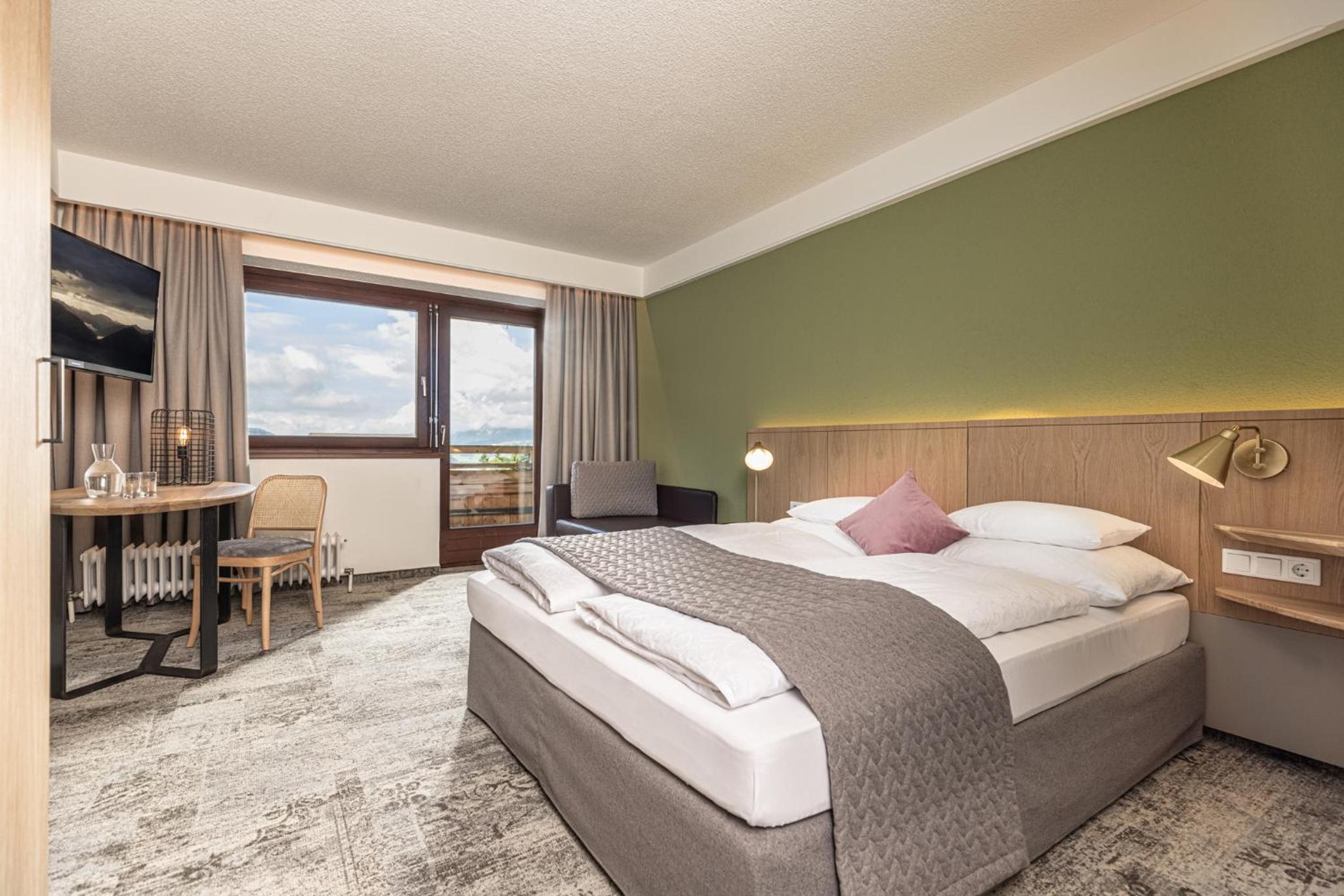 Deluxe Double Room with Balcony photo 2