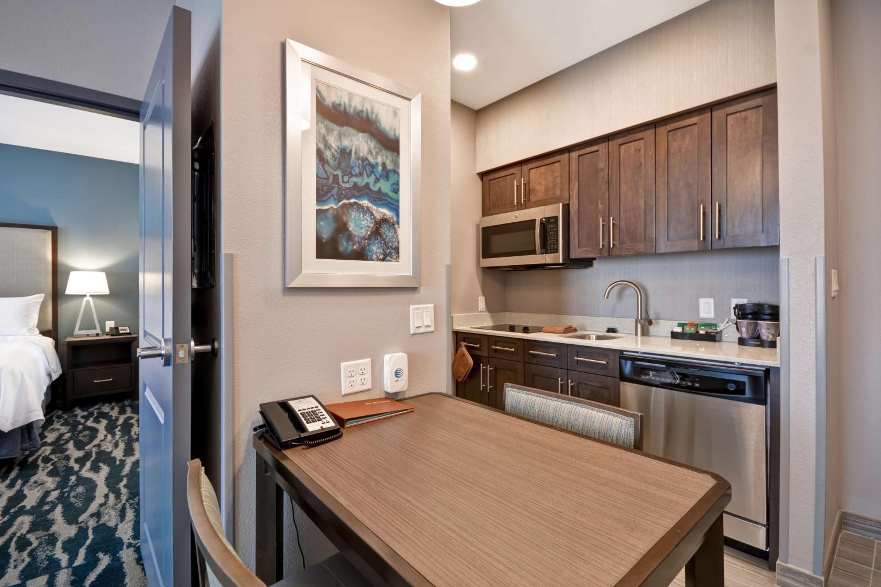 Queen Suite with Two Queen Beds - Hearing Access/Non-Smoking