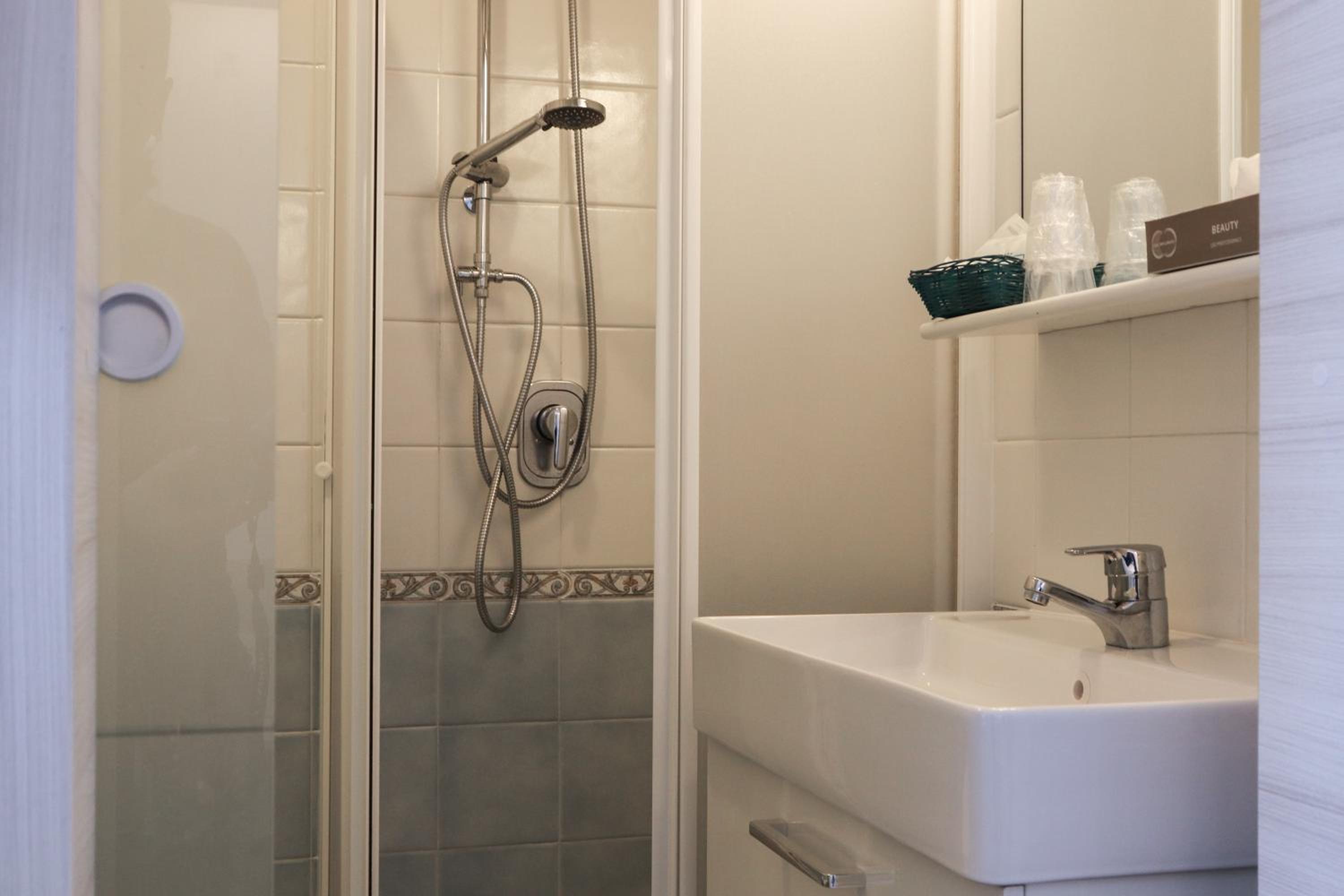 Budget Double Room photo 2
