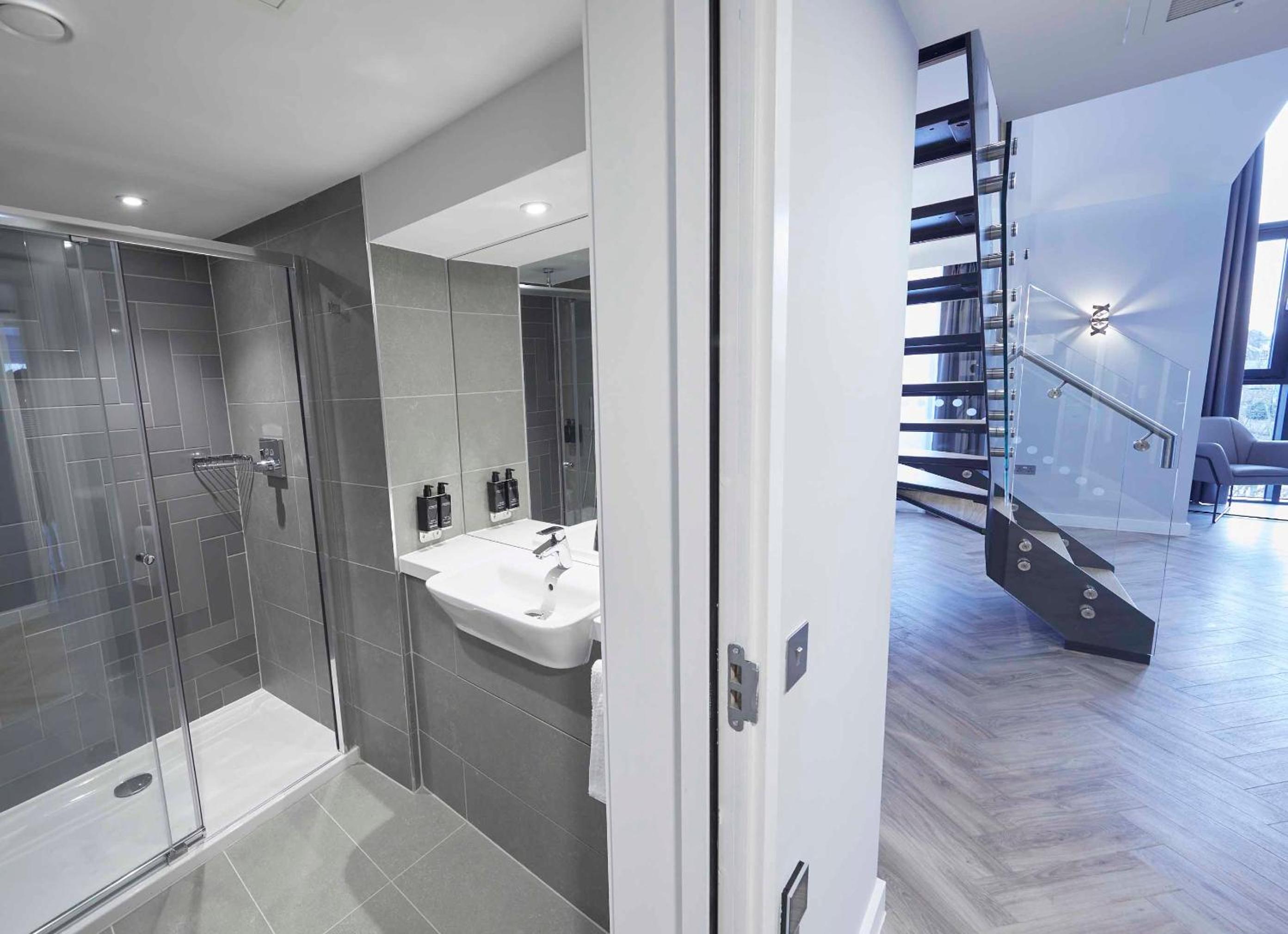 Loft Suite with Balcony and View - Photo 5