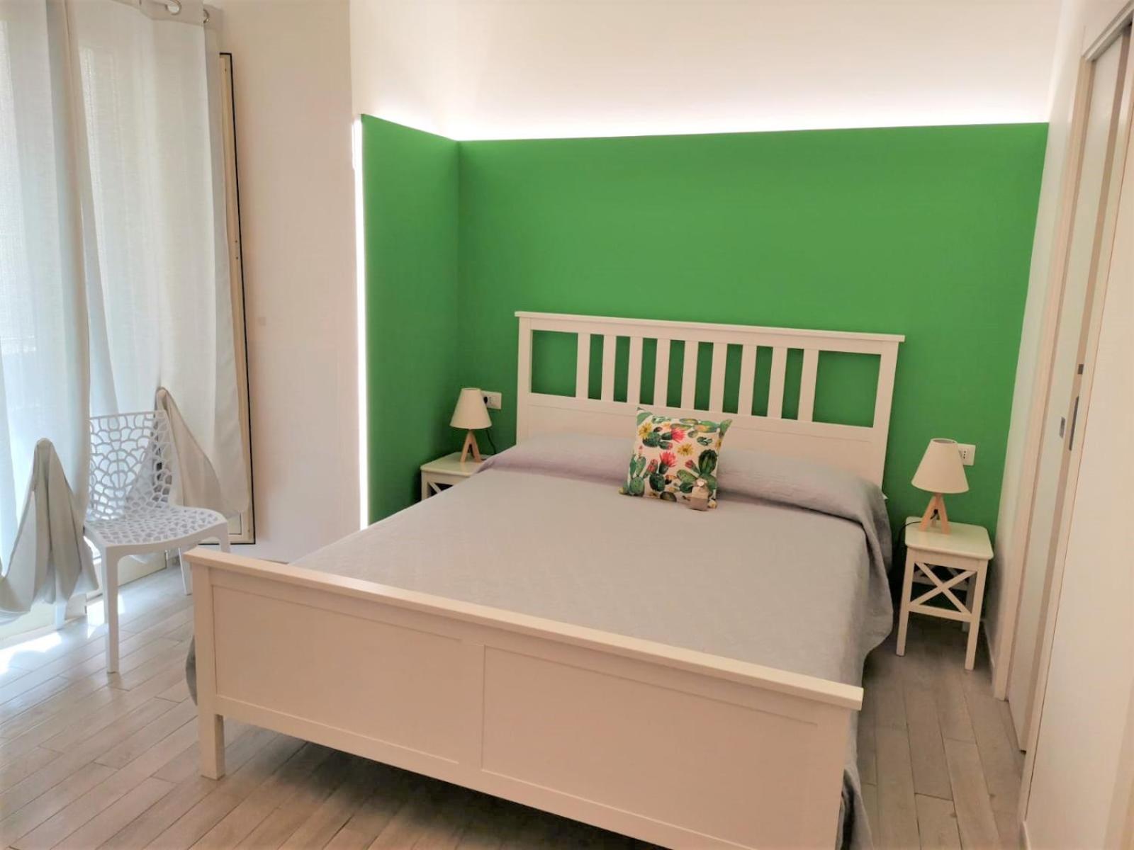 Double Room with Private Bathroom - Photo 12