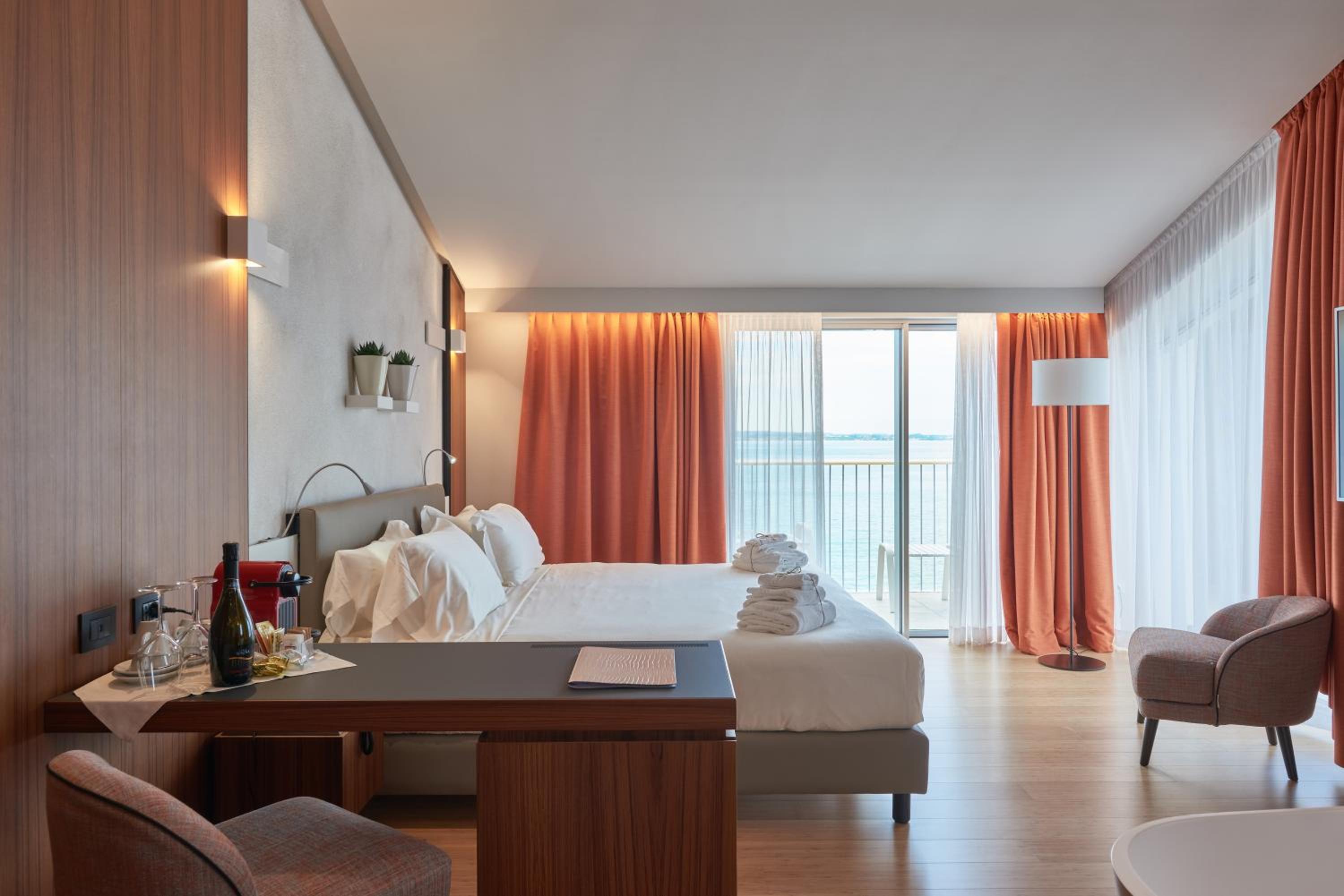 Wellness Junior Suite with Lake View and Spa Access