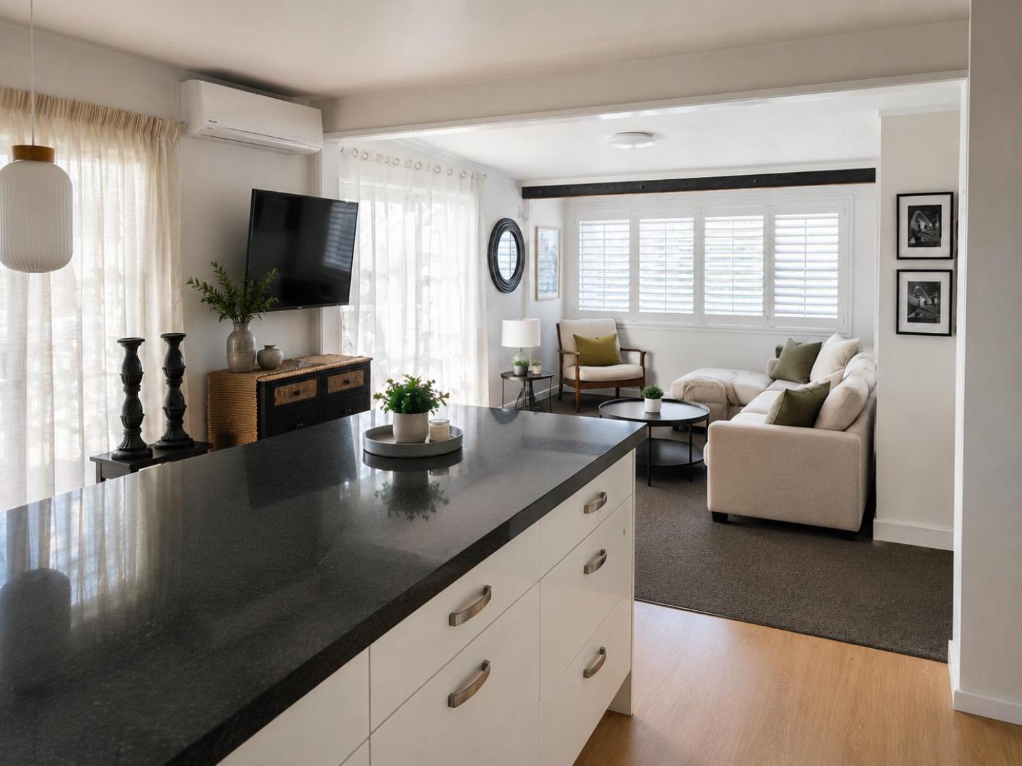 One-Bedroom Apartment with Sea View and Balcony photo 1