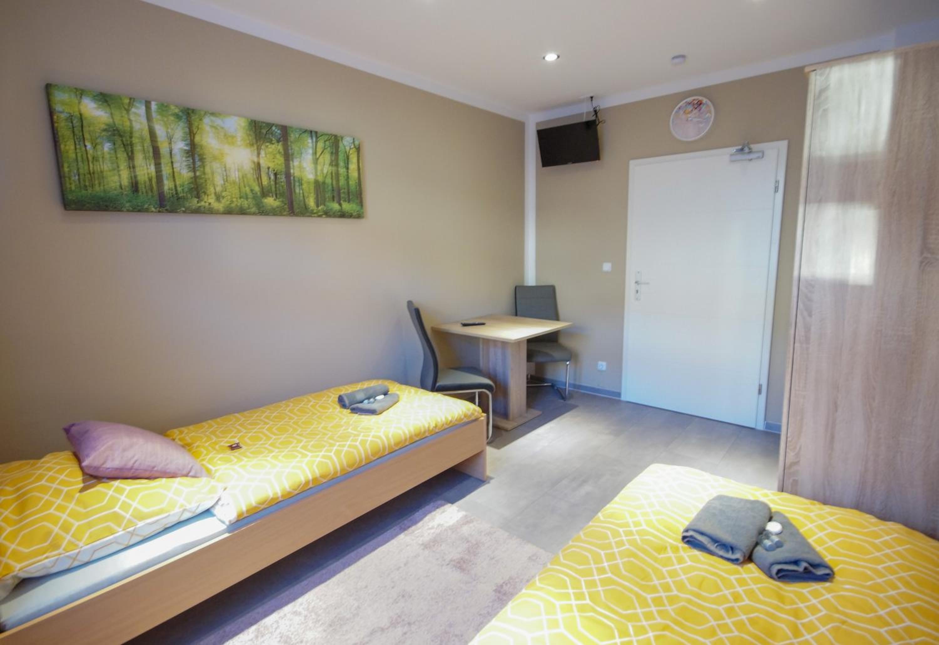 Standard Twin Room with Shared Bathroom photo 2