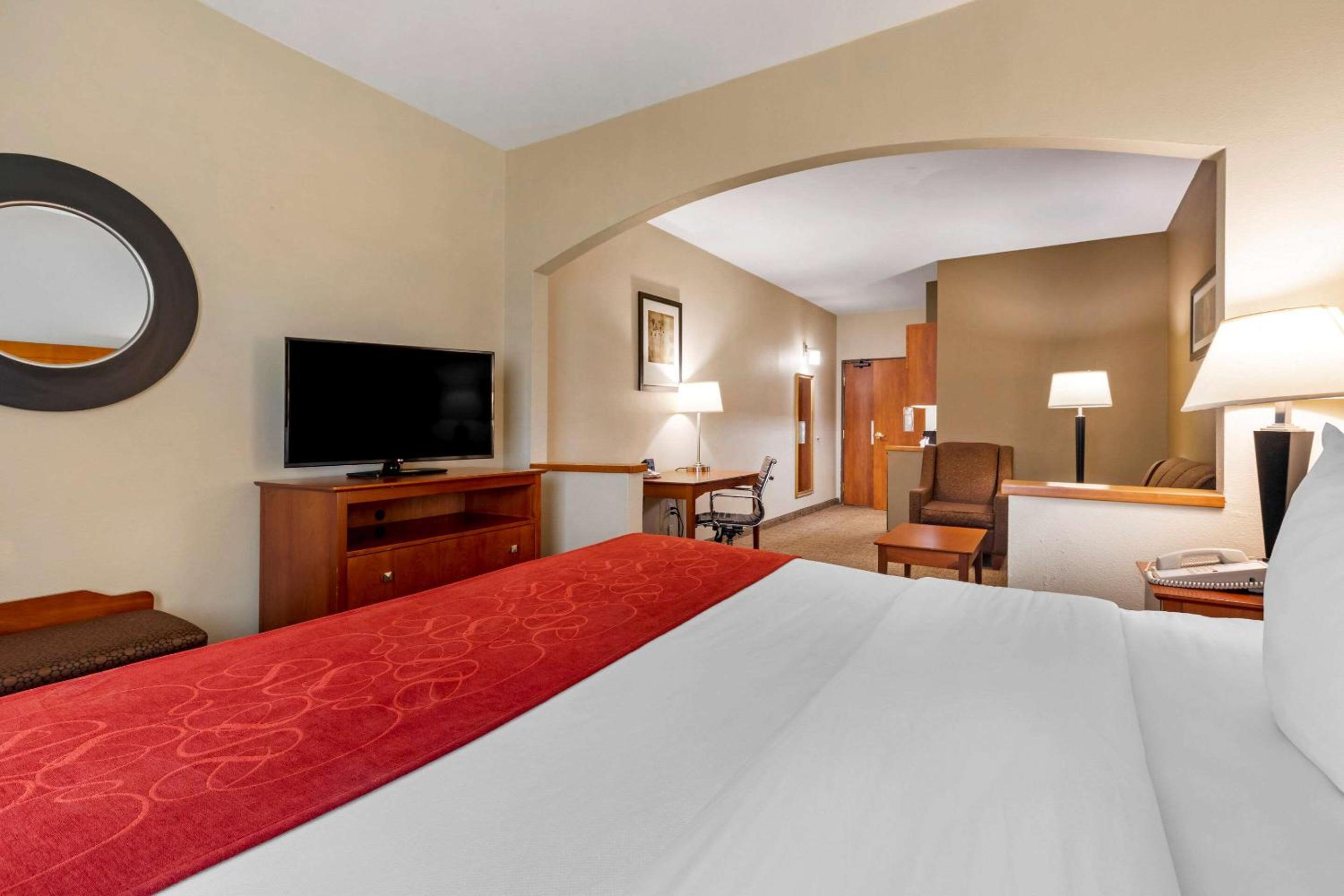 King Suite - Disability Access/Non-Smoking - Photo 3