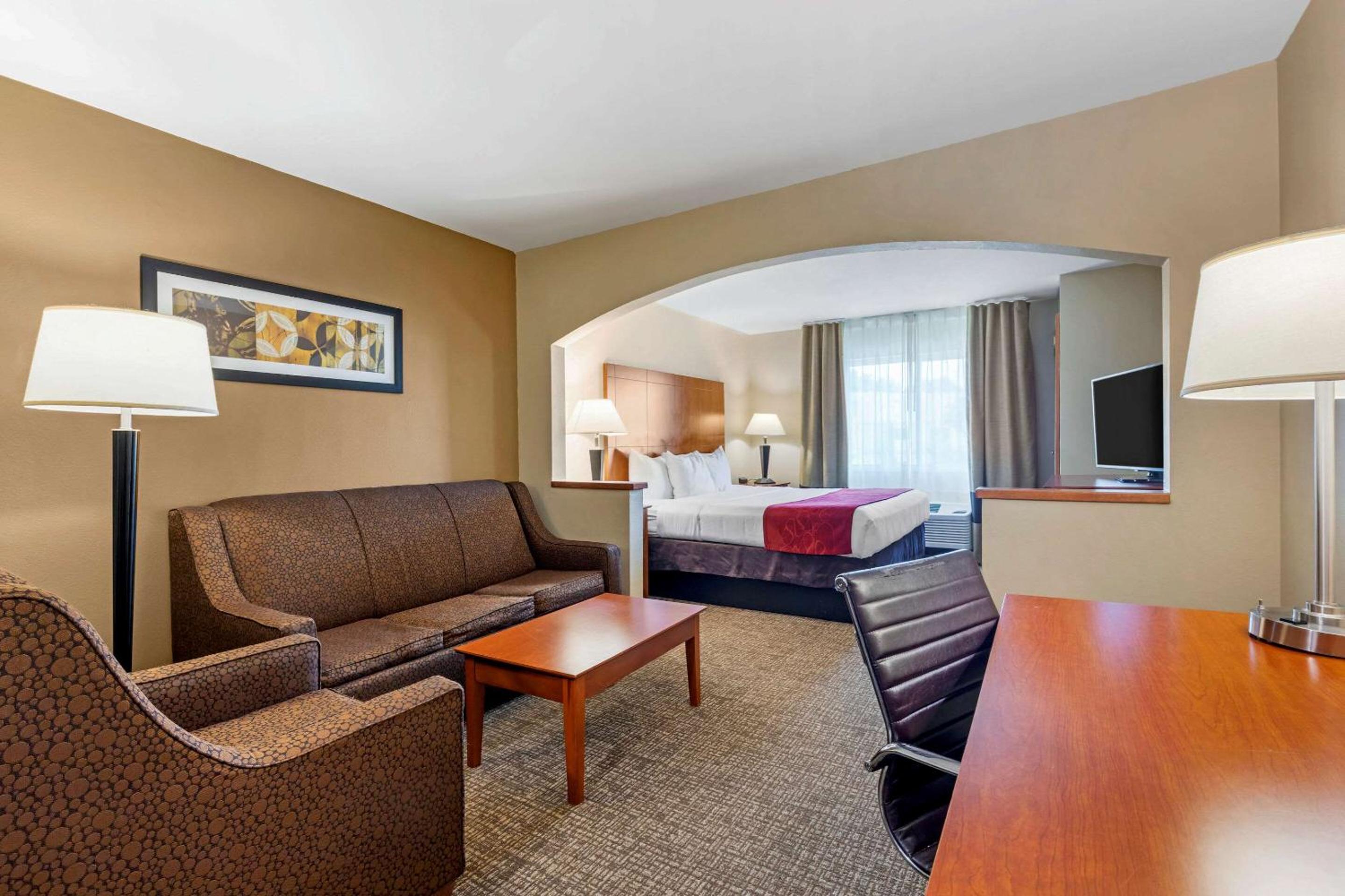 King Suite - Non-Smoking - Photo 1