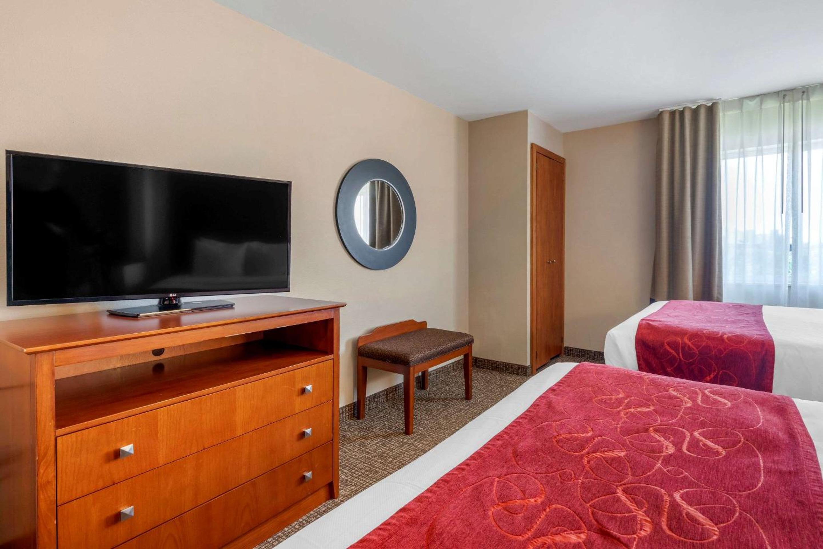Suite with Two Queen Beds - Non-Smoking - Photo 7