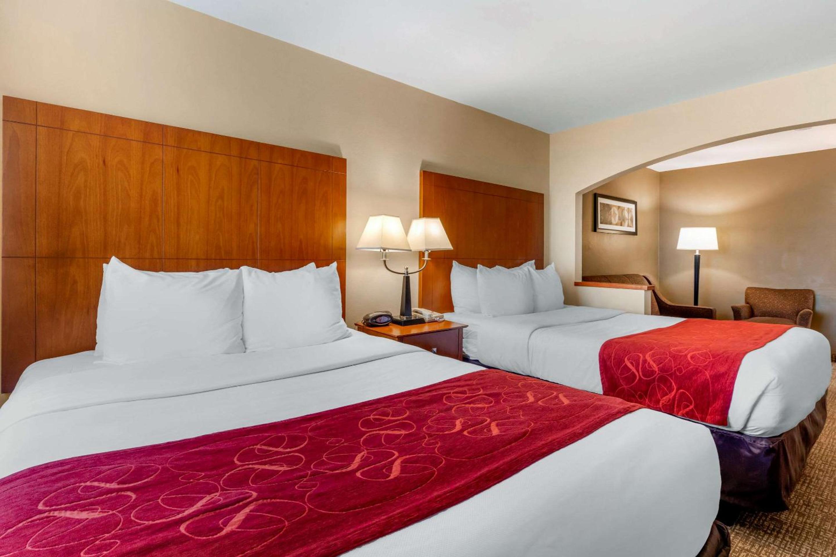 Suite with Two Queen Beds - Non-Smoking - Photo 2