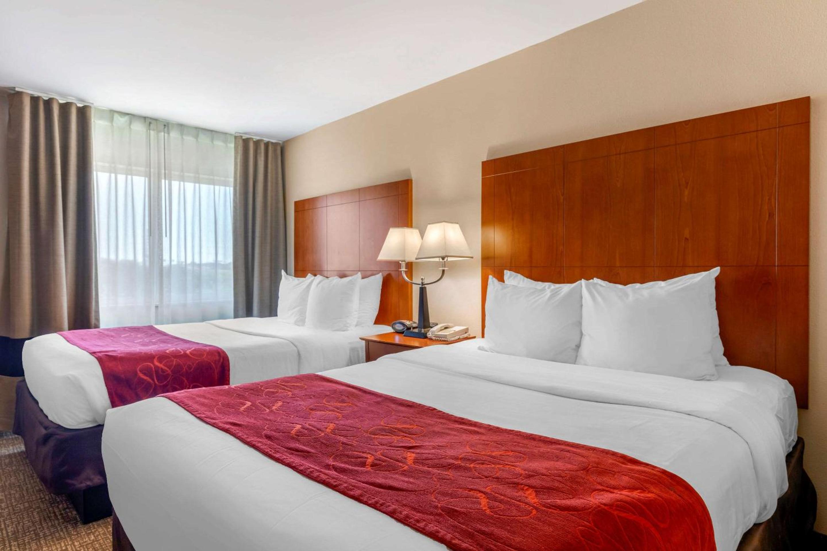 Suite with Two Queen Beds - Non-Smoking - Photo 6