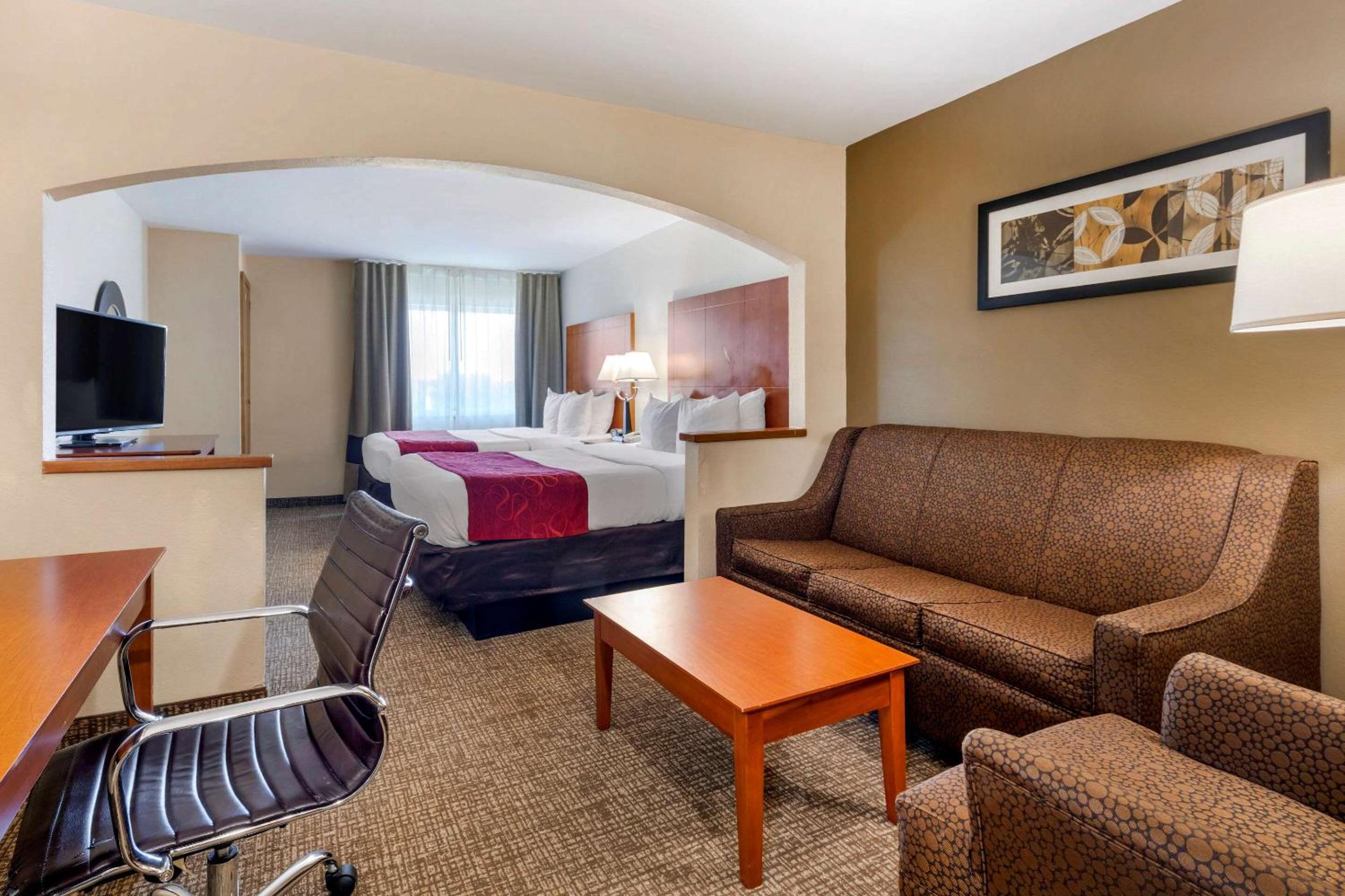Suite with Two Queen Beds - Non-Smoking - Photo 1