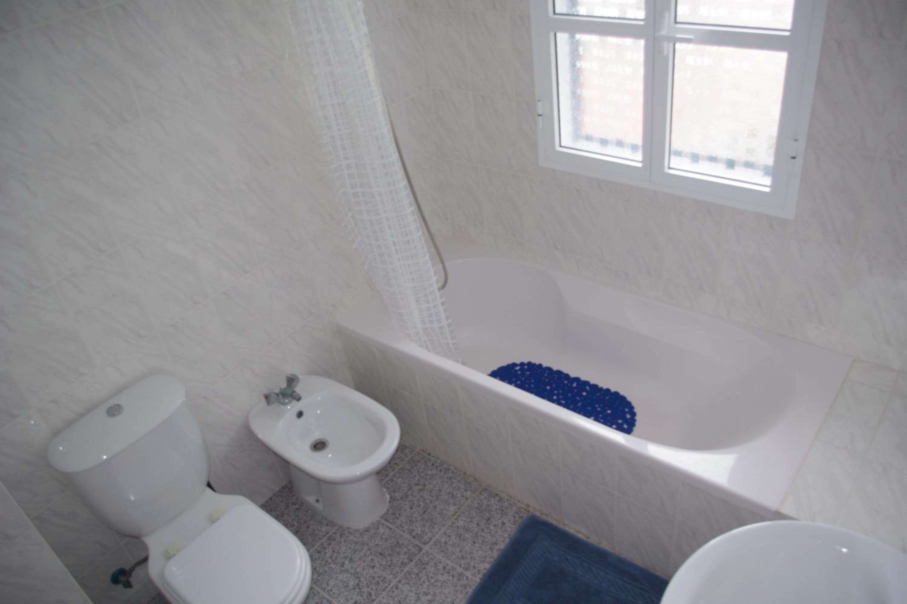One-Bedroom Apartment - Photo 2