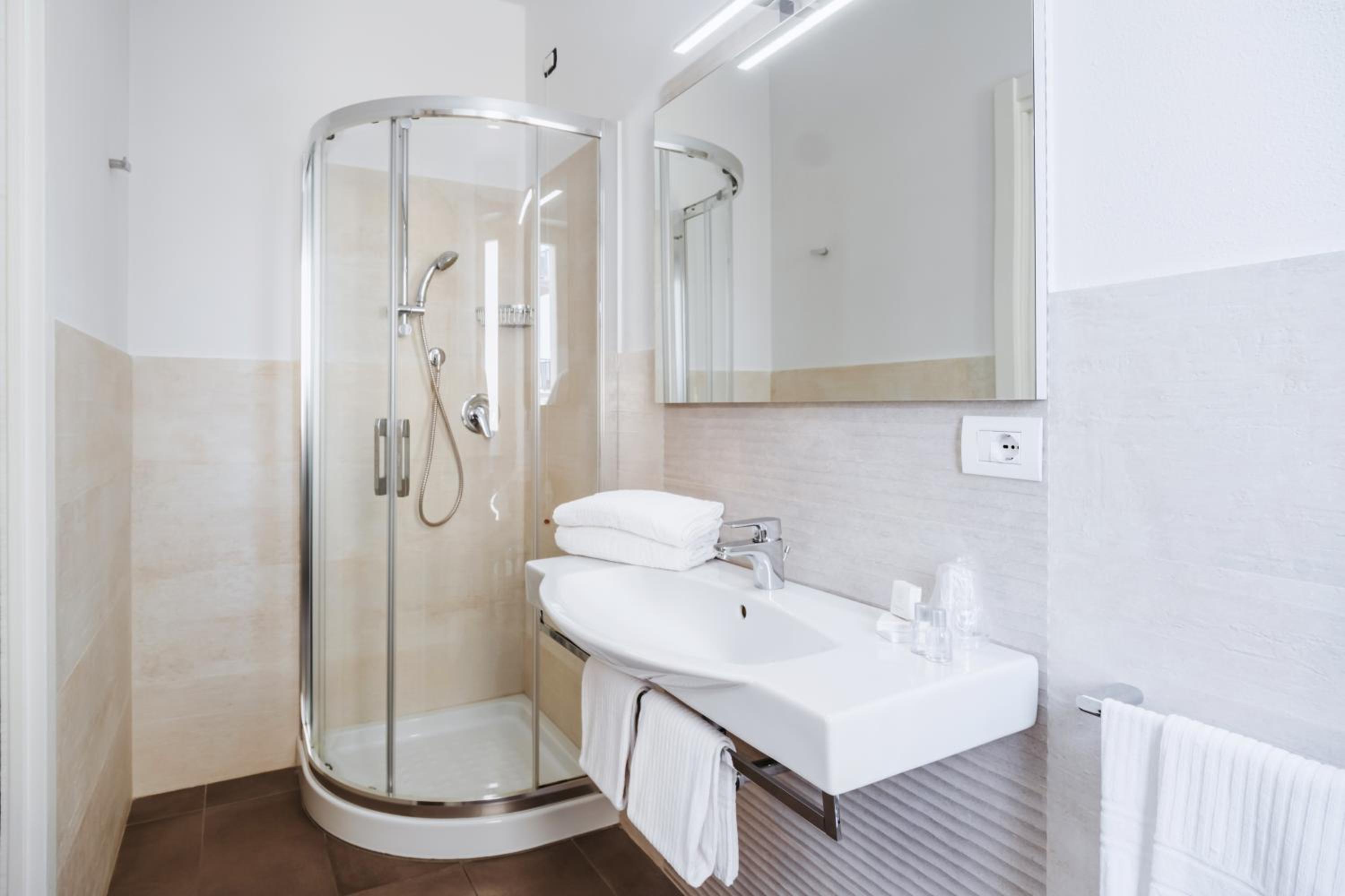 Double or Twin Room - Photo 10