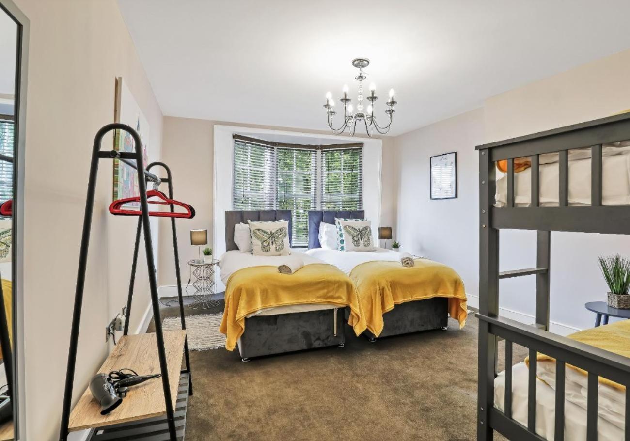 Three-Bedroom Apartment - Photo 4