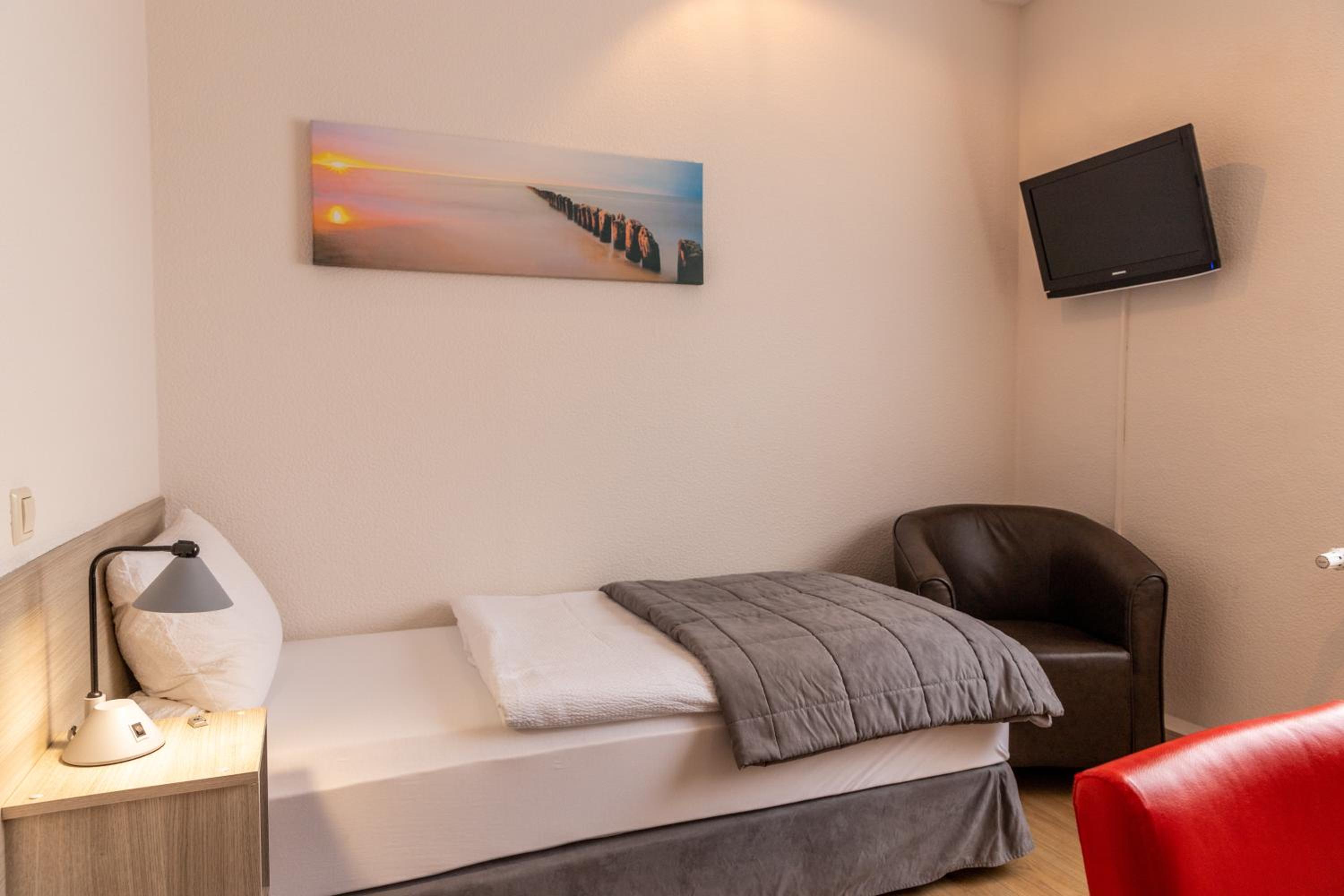 Single Room photo 2