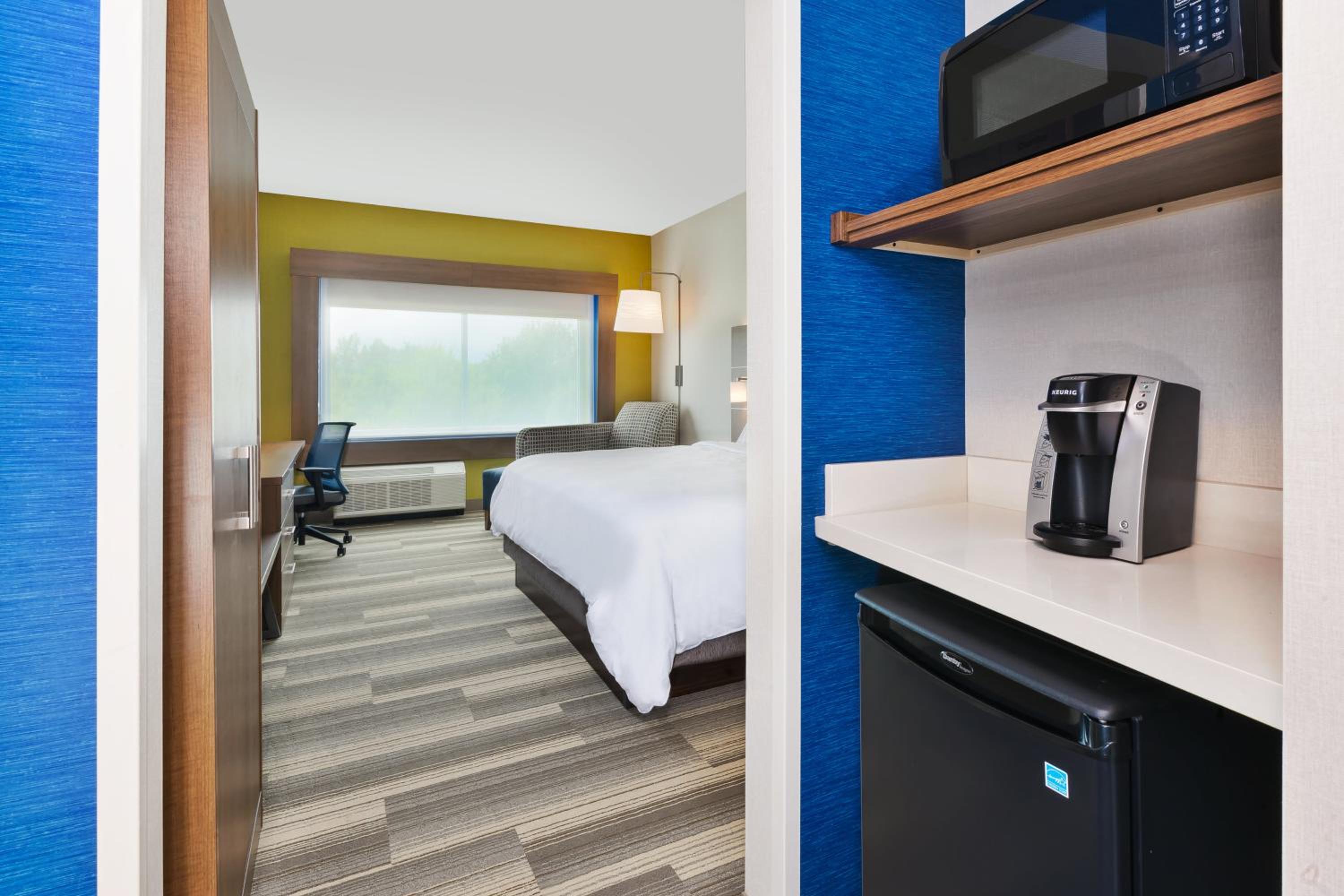 Standard King Room - Photo 3