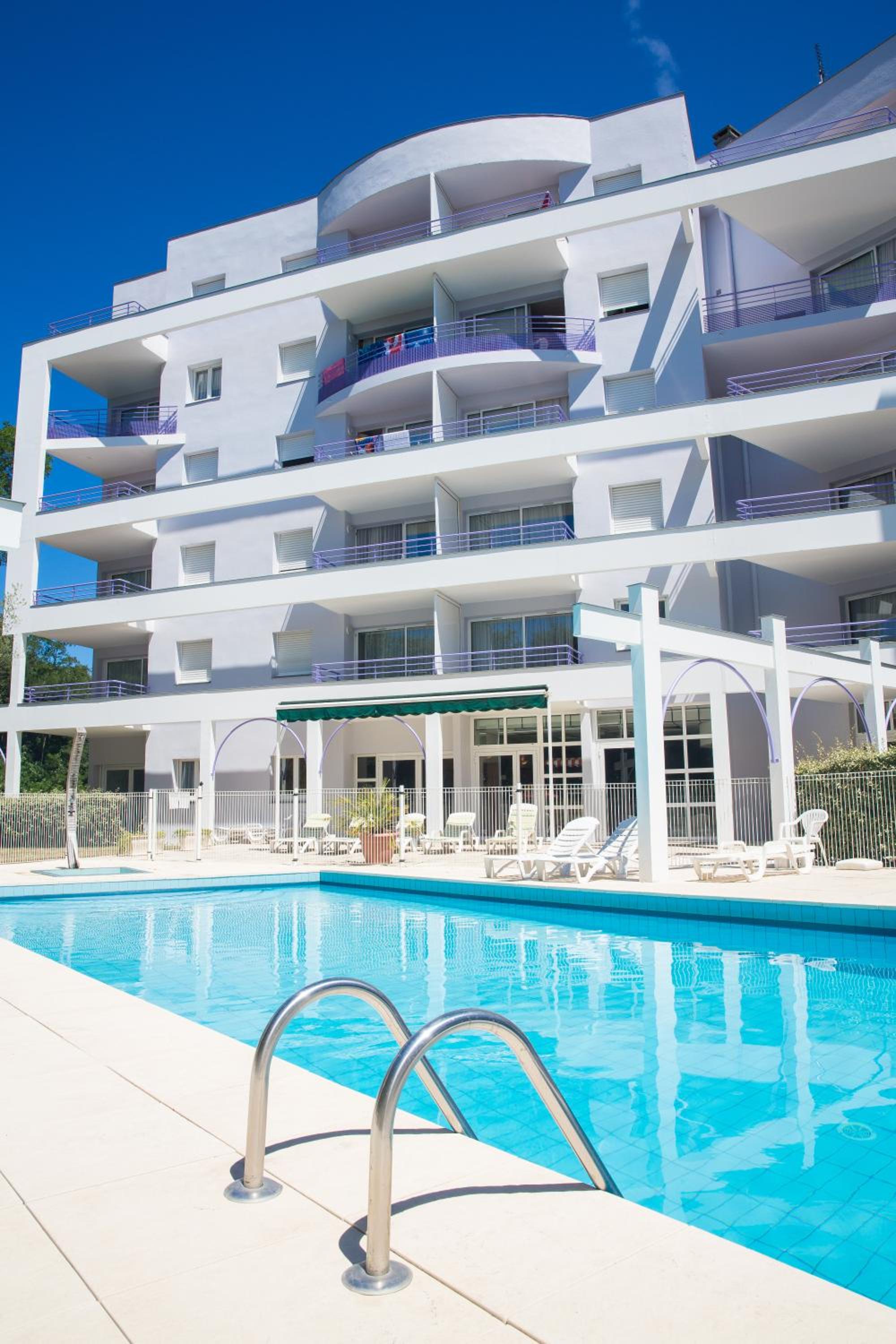 Apartment with Pool View  - Photo 11